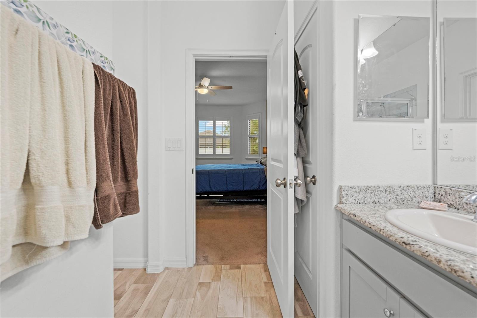 Listing photo id 9 for 690 Old Windsor Way