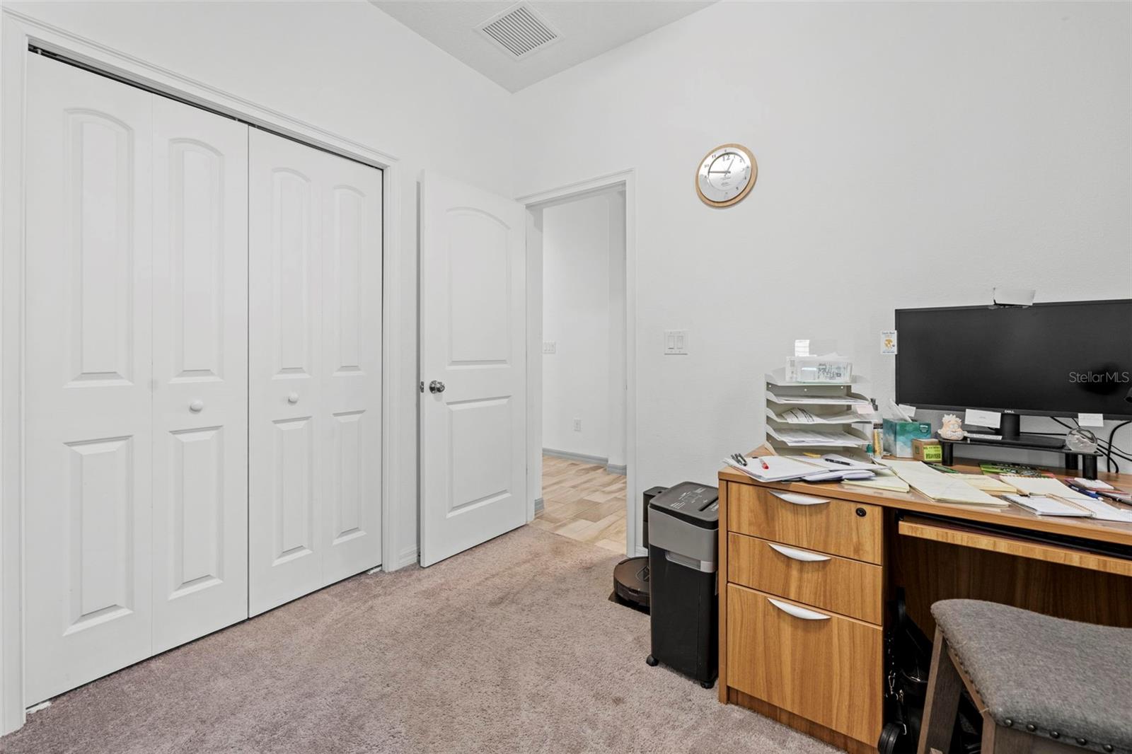 Listing photo id 10 for 690 Old Windsor Way