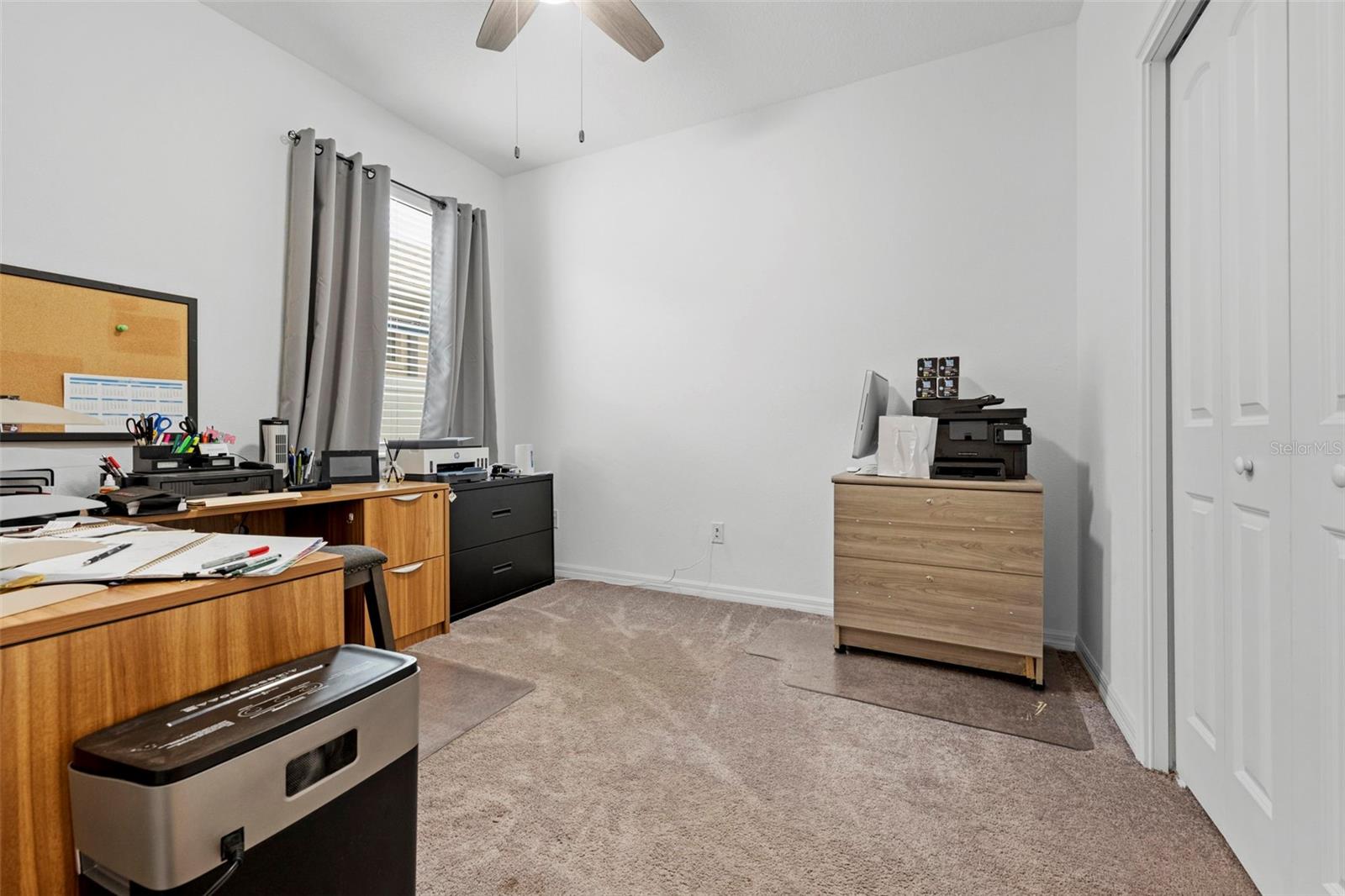 Listing photo id 11 for 690 Old Windsor Way