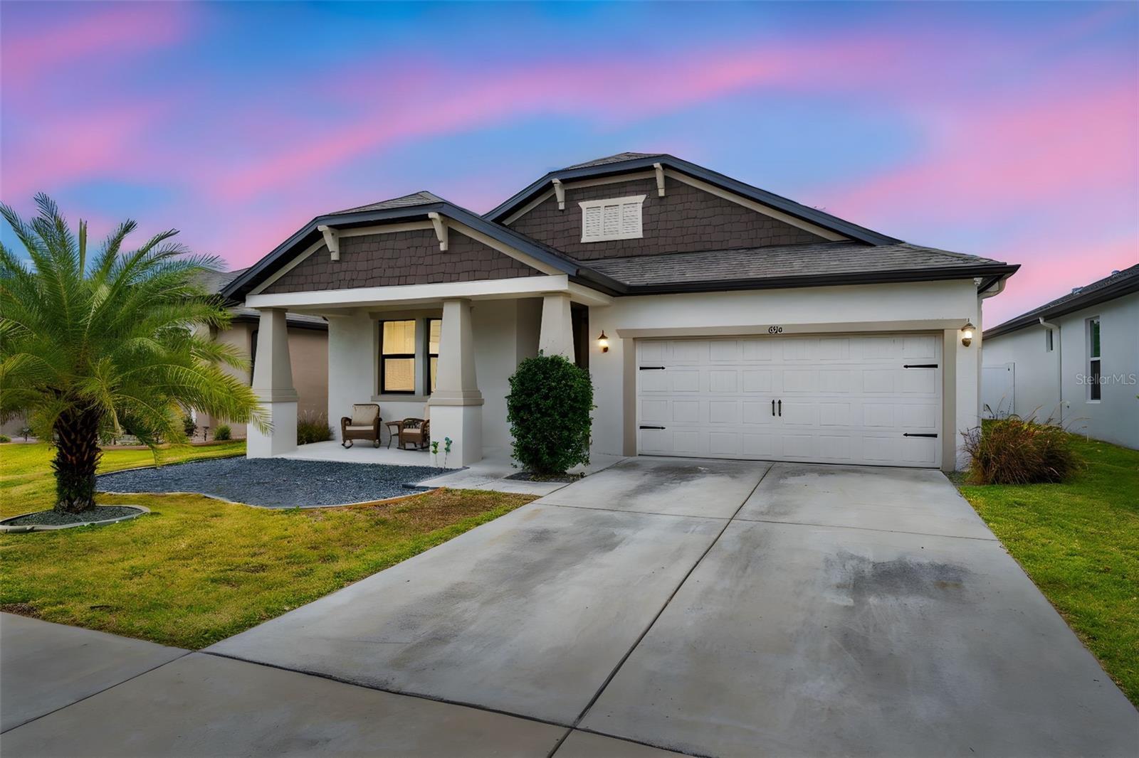 Listing photo id 0 for 690 Old Windsor Way