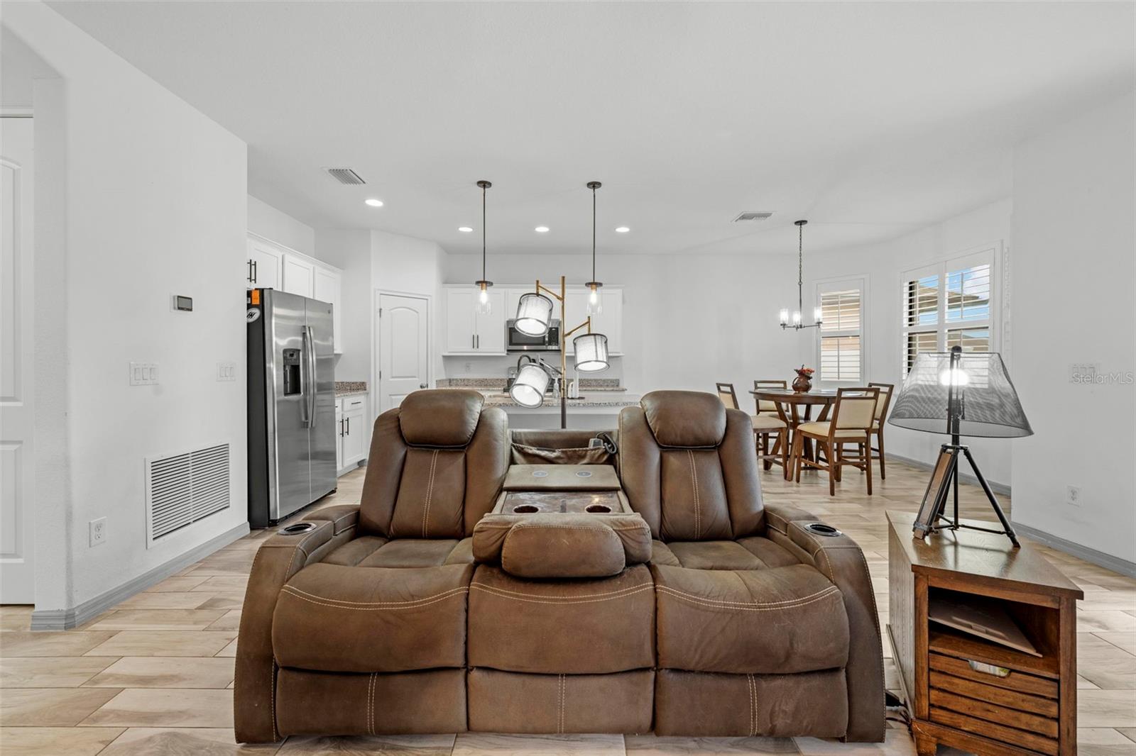 Listing photo id 20 for 690 Old Windsor Way