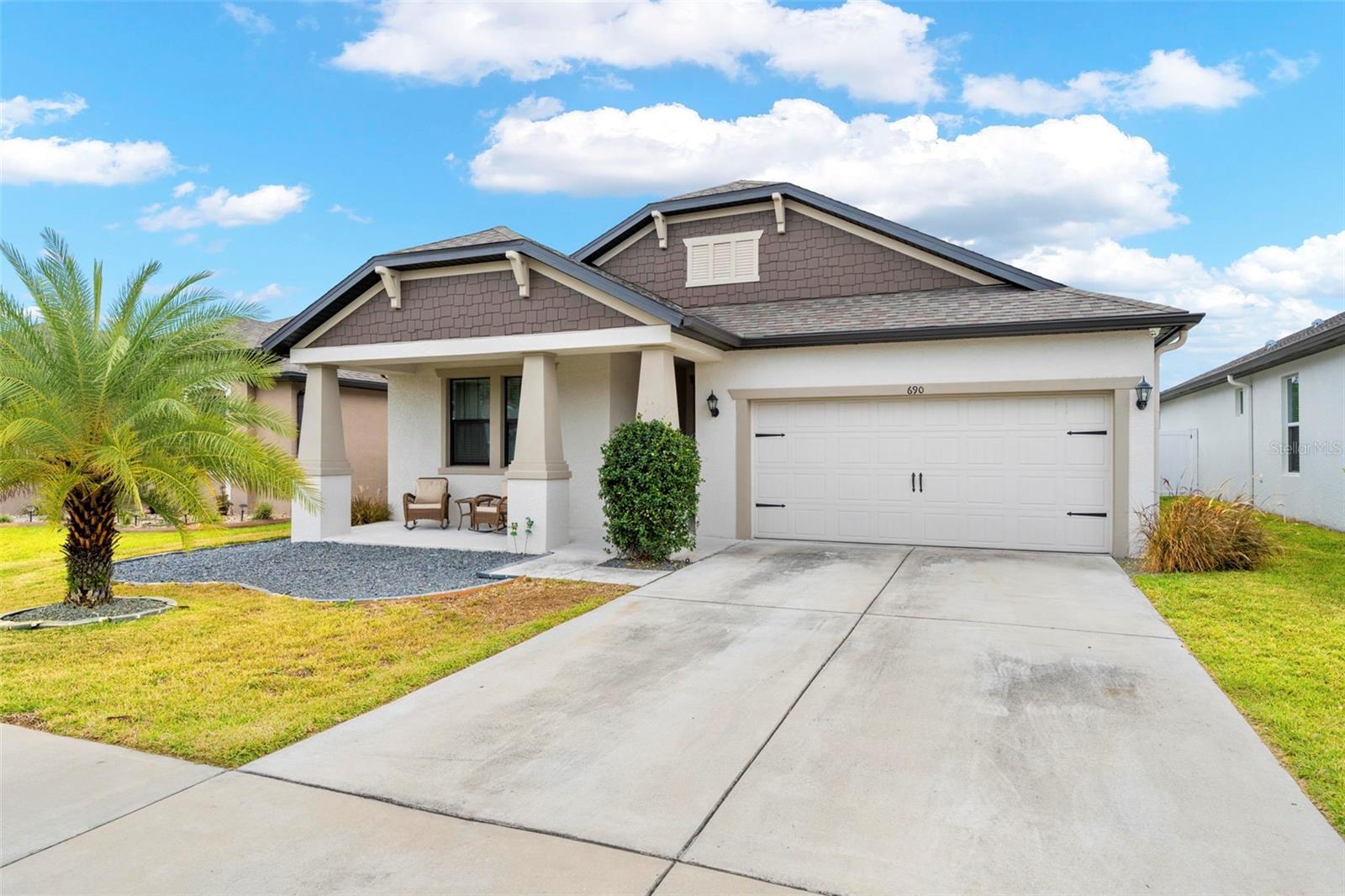 Listing photo id 1 for 690 Old Windsor Way