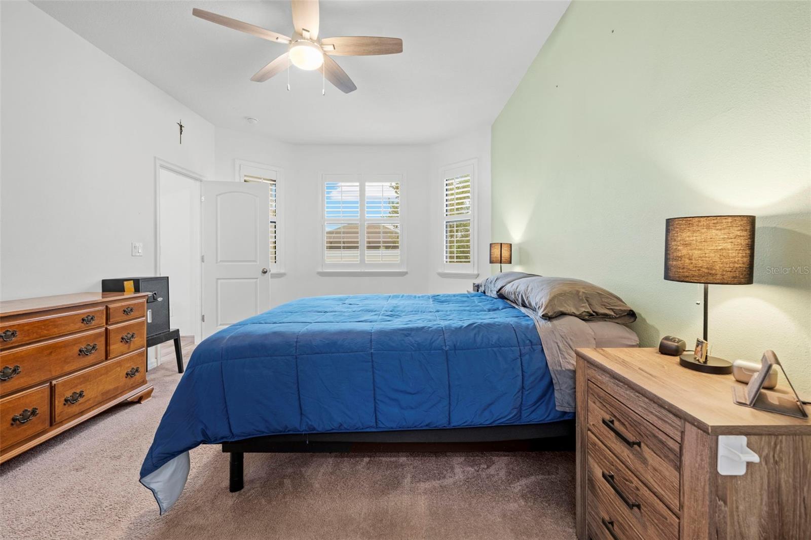 Listing photo id 29 for 690 Old Windsor Way