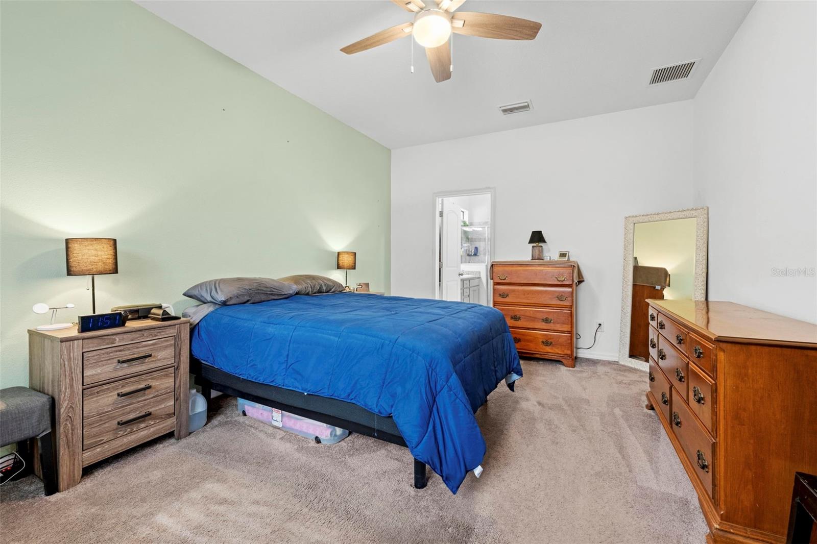 Listing photo id 30 for 690 Old Windsor Way