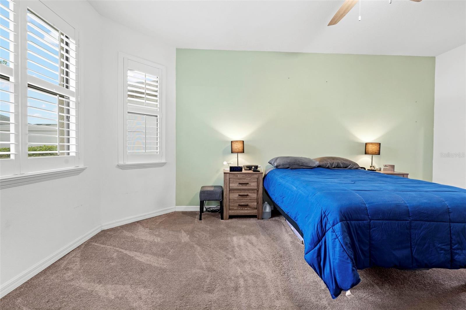 Listing photo id 31 for 690 Old Windsor Way