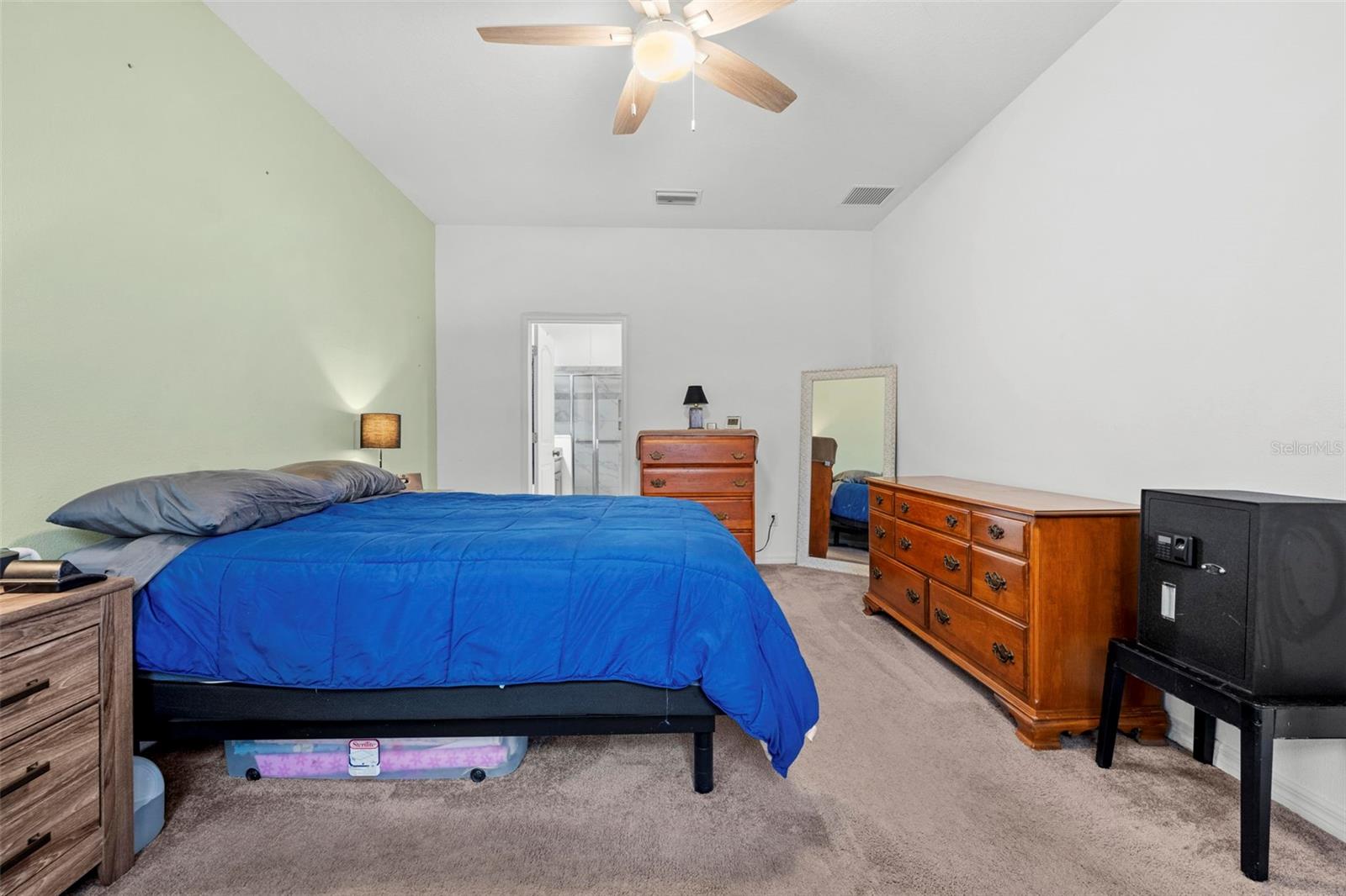 Listing photo id 32 for 690 Old Windsor Way