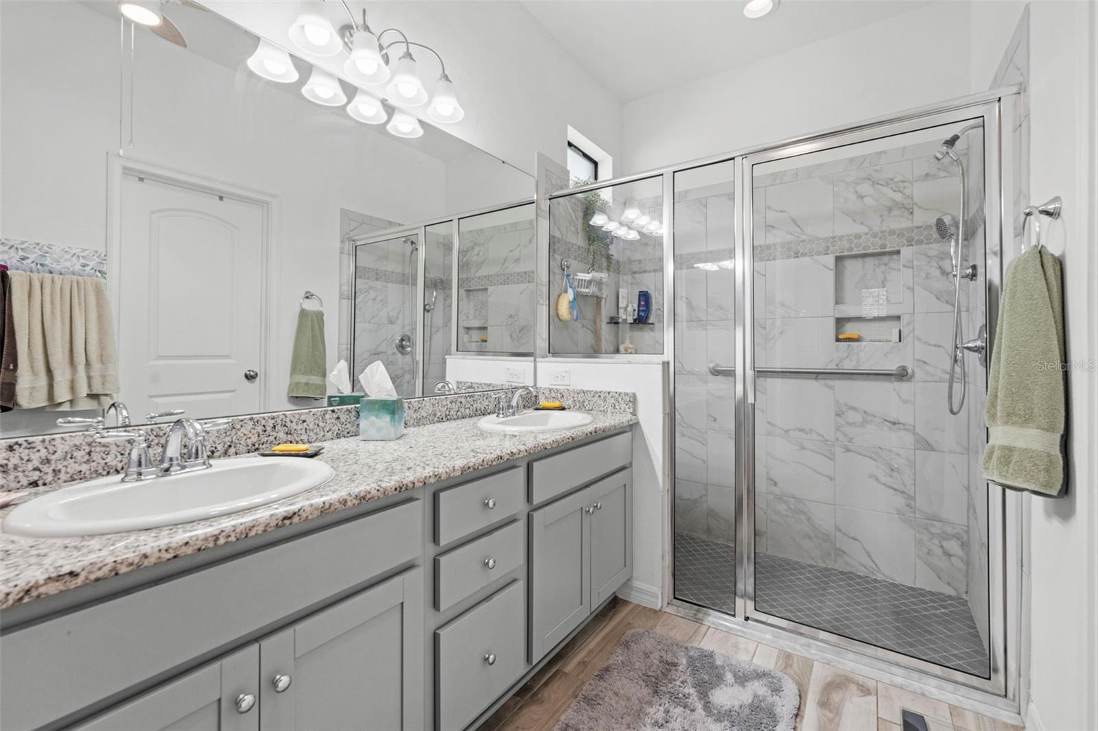 Listing photo id 33 for 690 Old Windsor Way