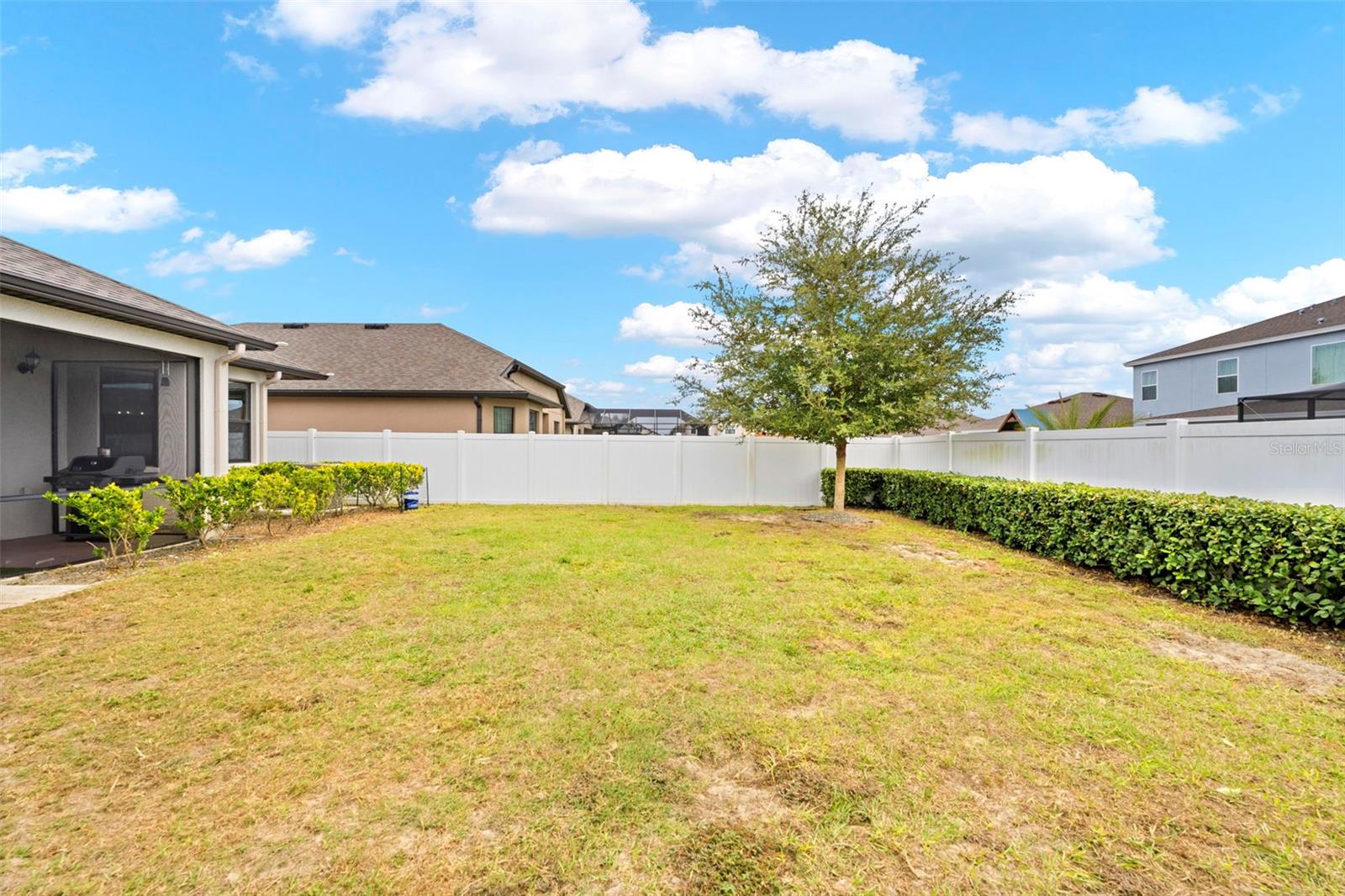 Listing photo id 37 for 690 Old Windsor Way