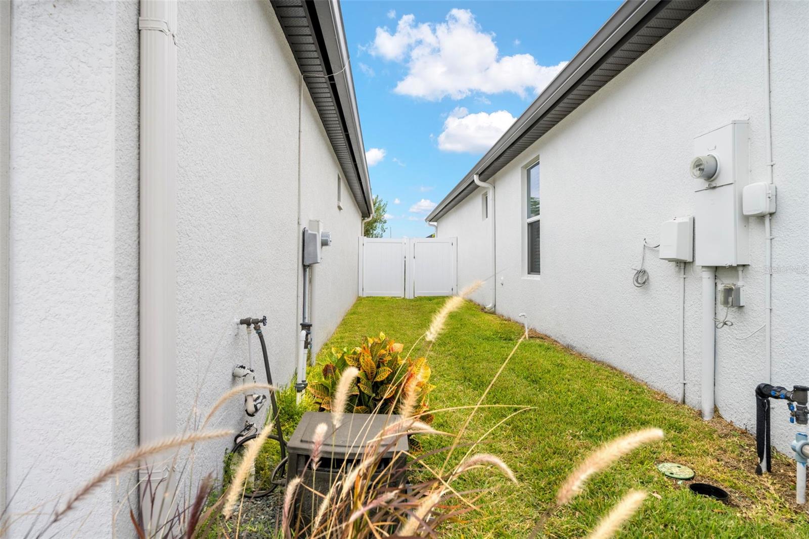 Listing photo id 39 for 690 Old Windsor Way