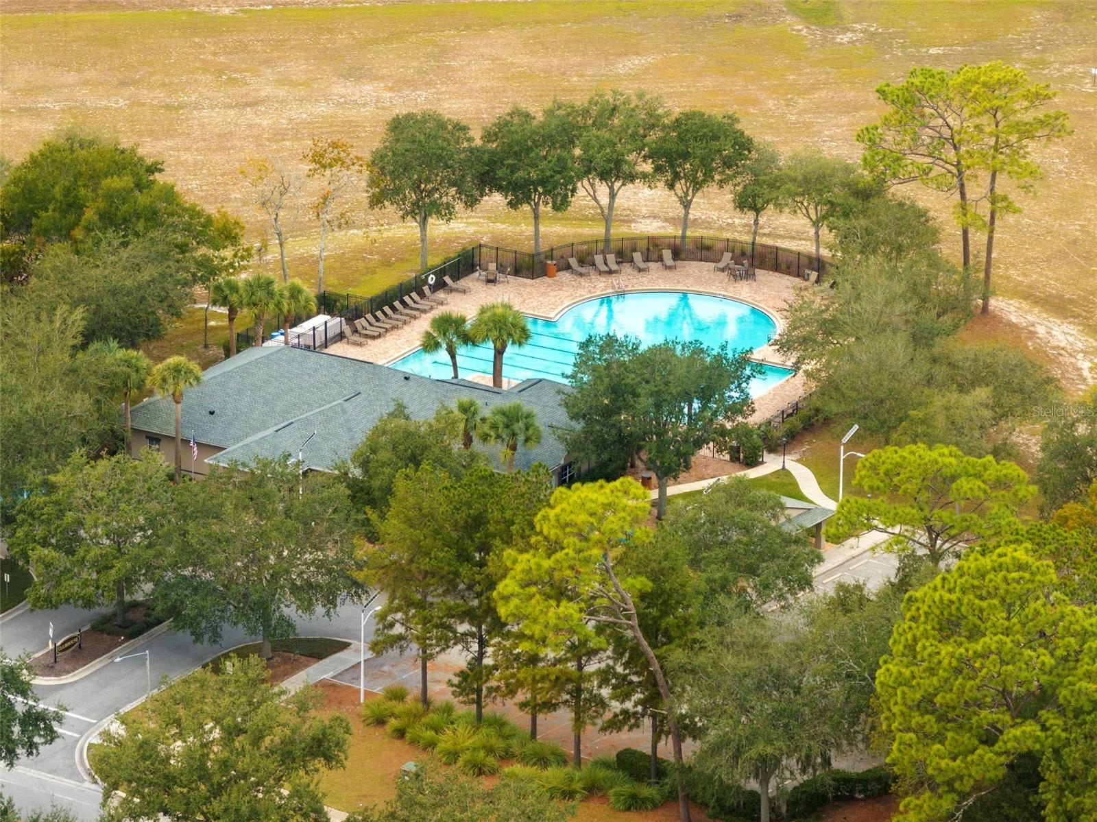 Listing photo id 41 for 690 Old Windsor Way