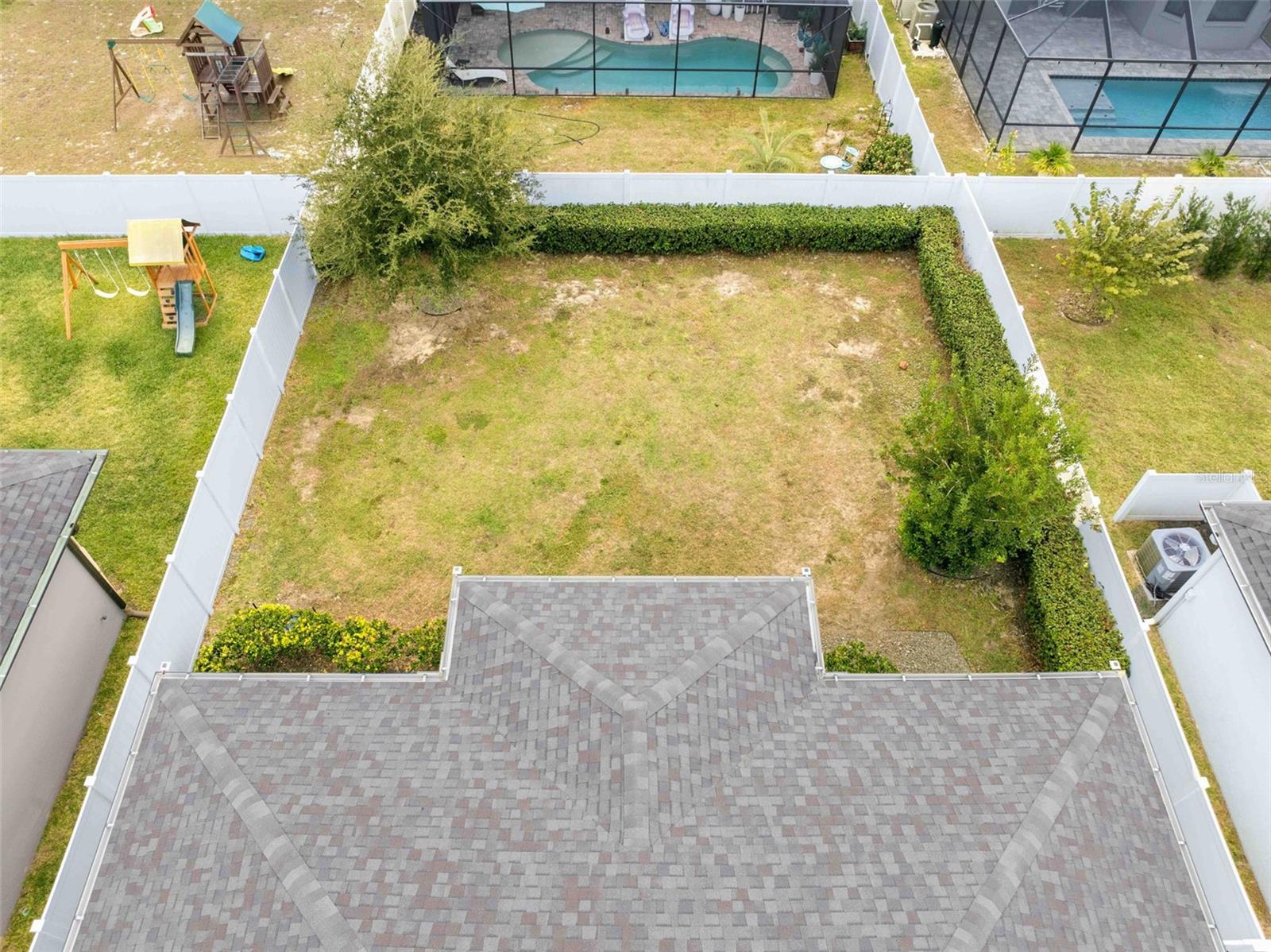 Listing photo id 42 for 690 Old Windsor Way