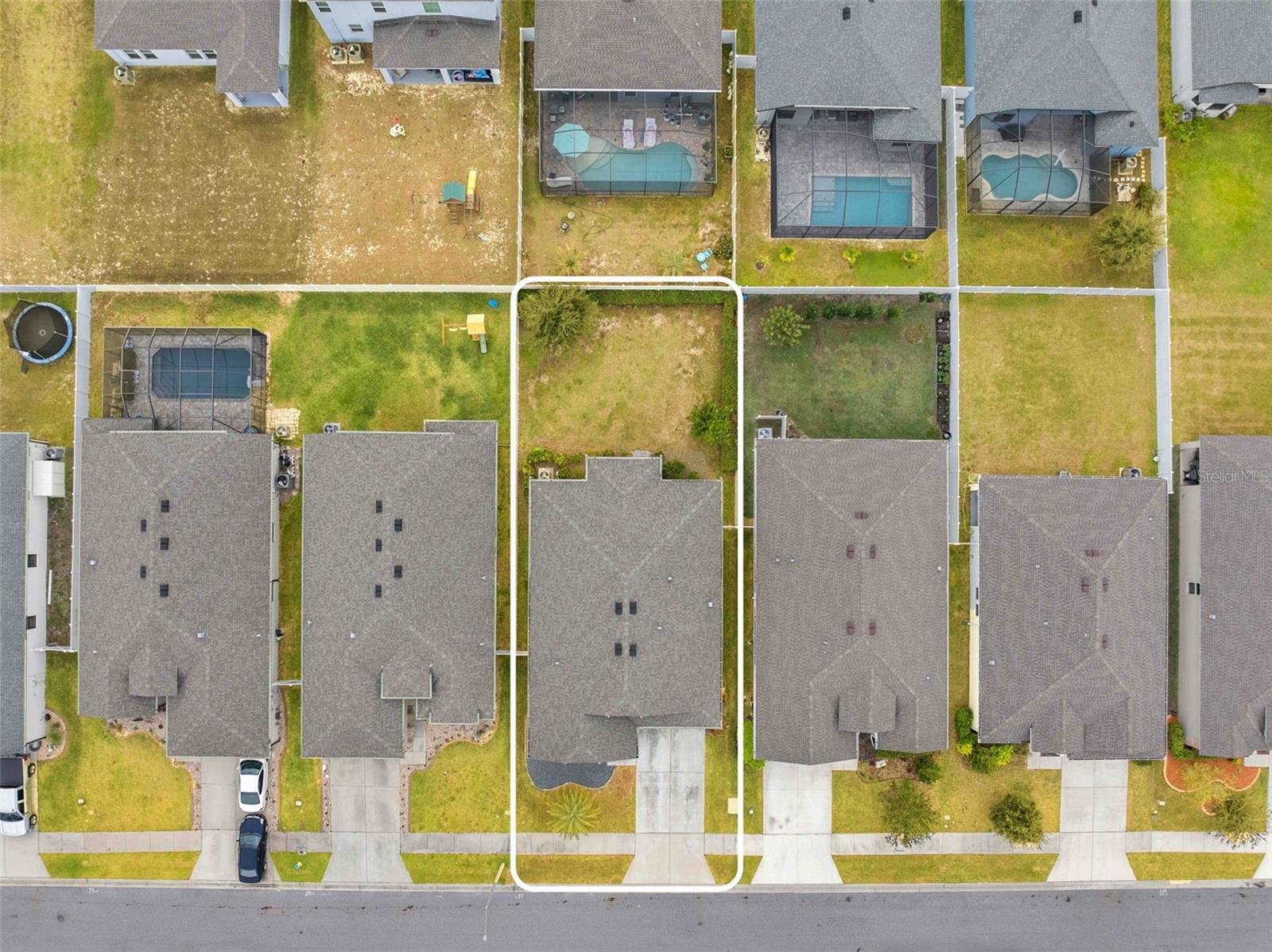 Listing photo id 43 for 690 Old Windsor Way