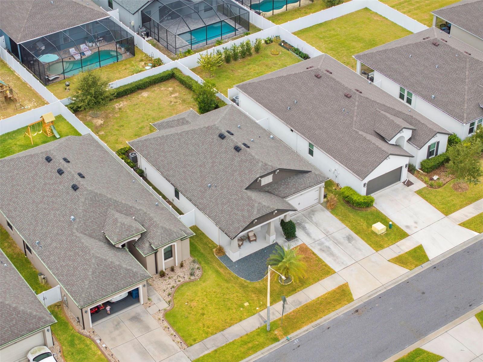 Listing photo id 44 for 690 Old Windsor Way