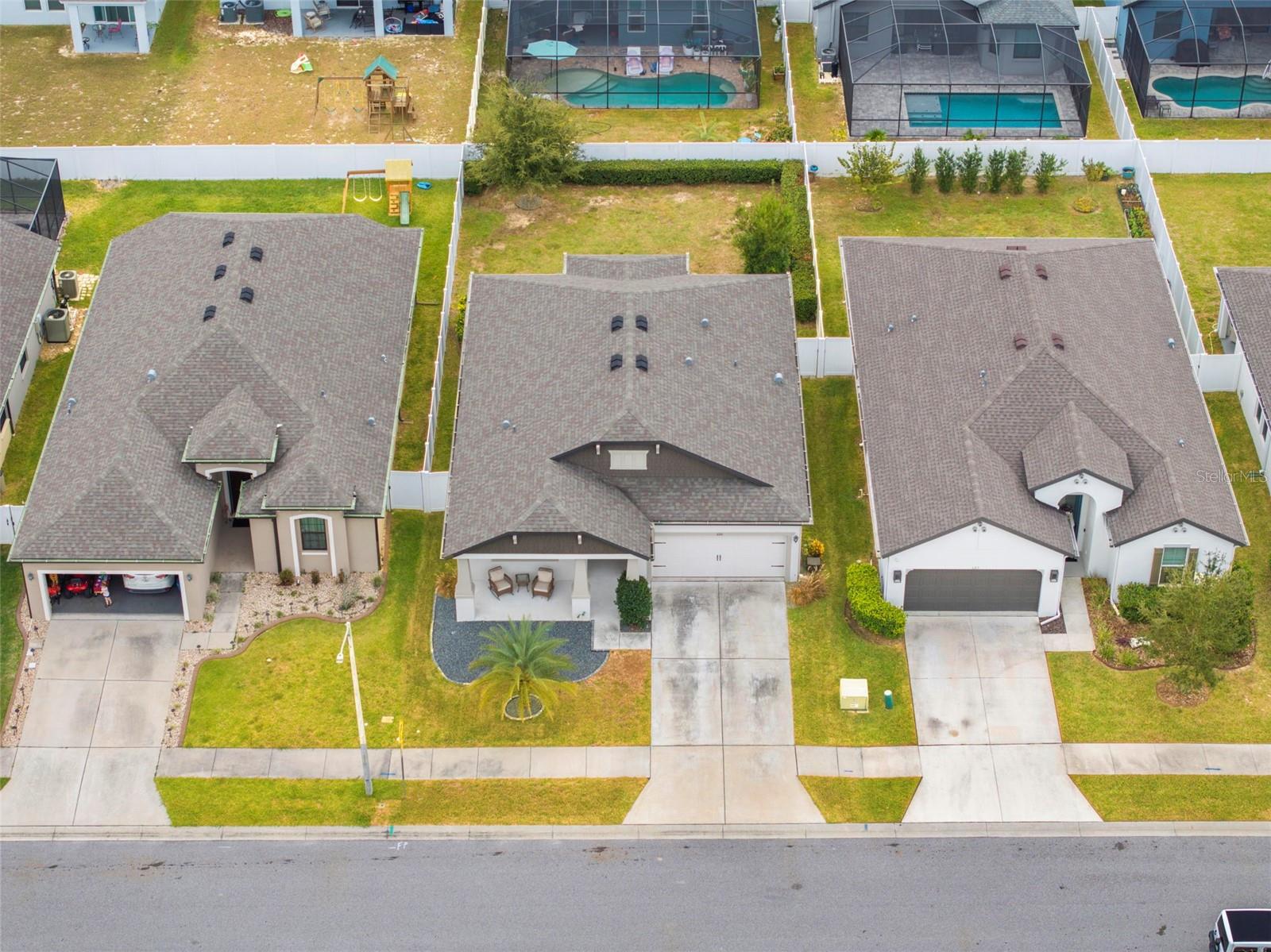 Listing photo id 45 for 690 Old Windsor Way