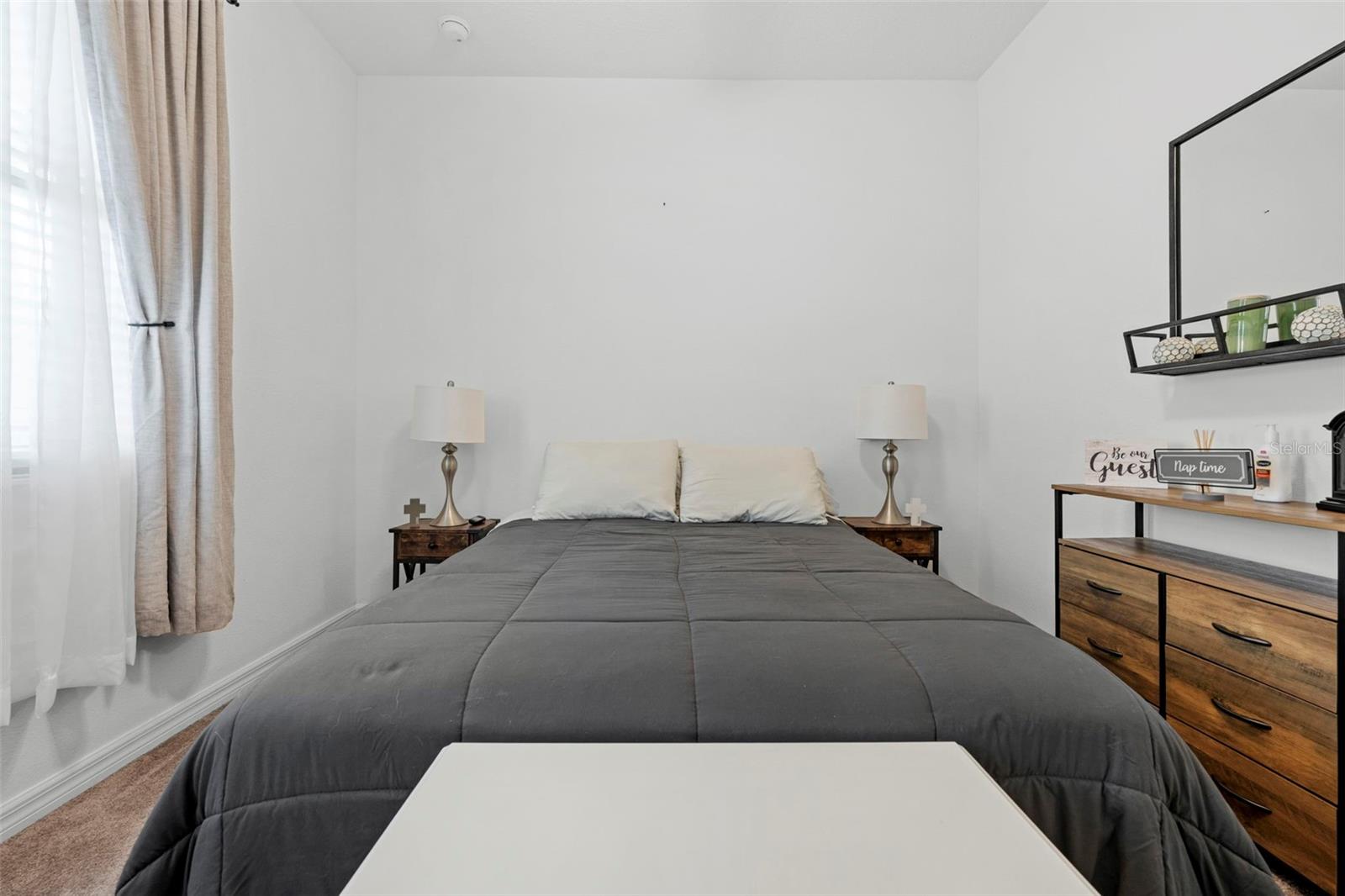 Listing photo id 6 for 690 Old Windsor Way