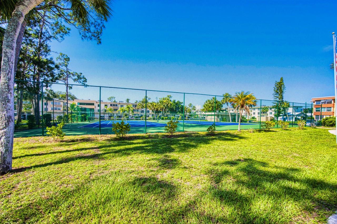 Image 29 of 34 For 2300 Aaron Street 106