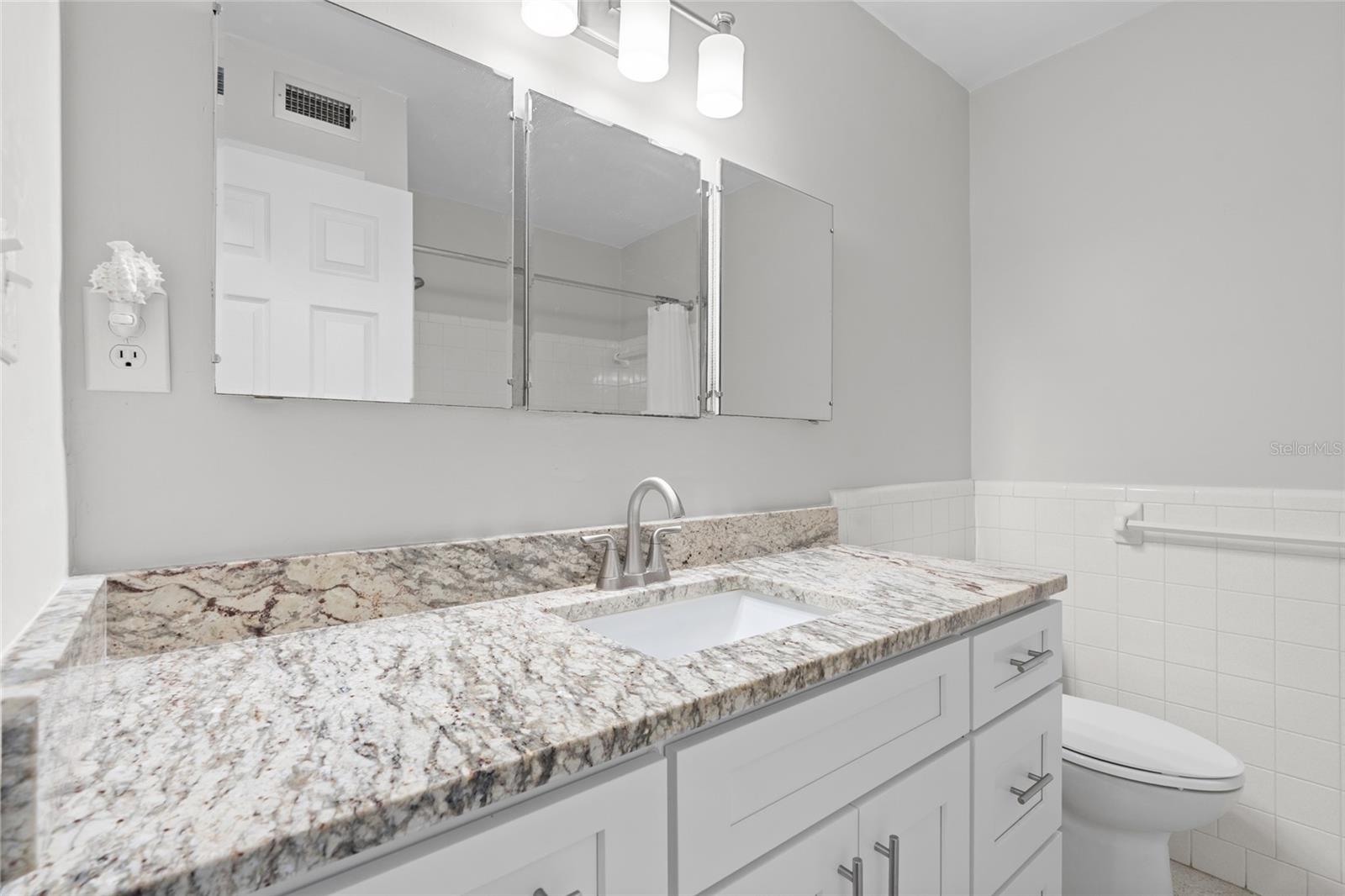 Image 16 of 40 For 13705 Jamaica Drive