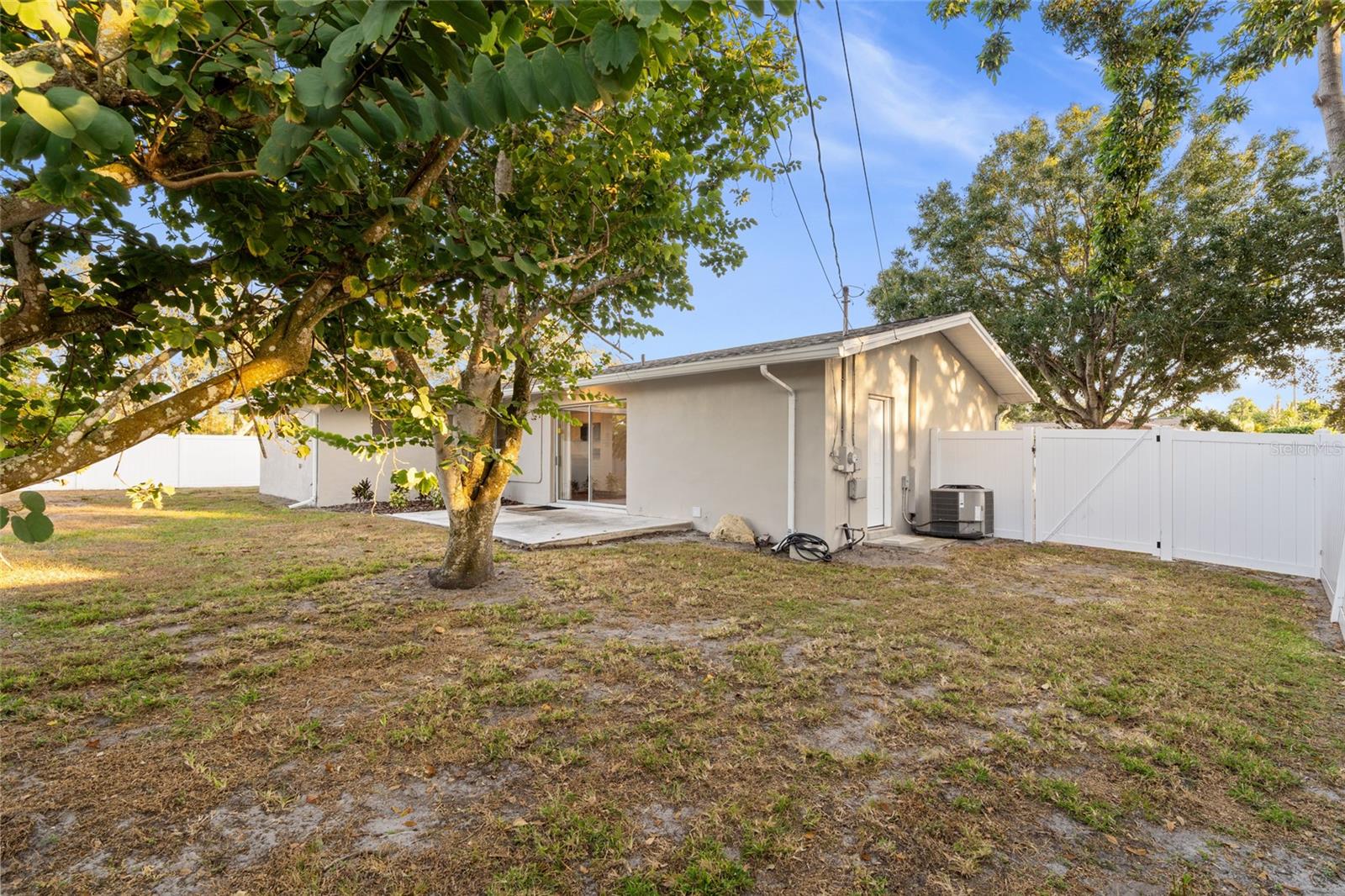 Image 27 of 40 For 13705 Jamaica Drive