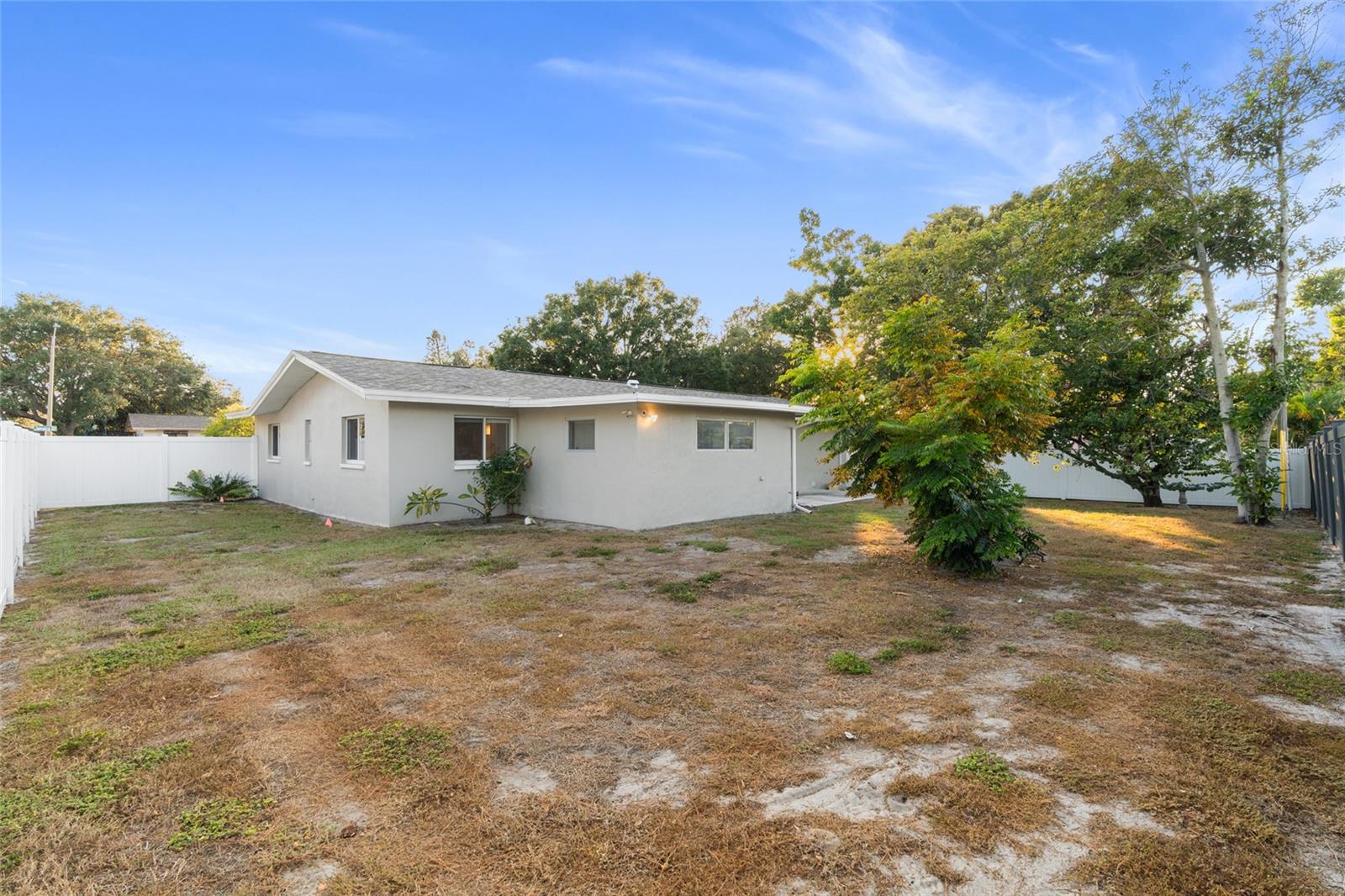 Image 28 of 40 For 13705 Jamaica Drive