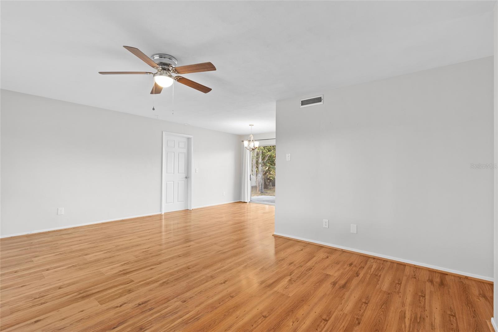 Image 3 of 40 For 13705 Jamaica Drive