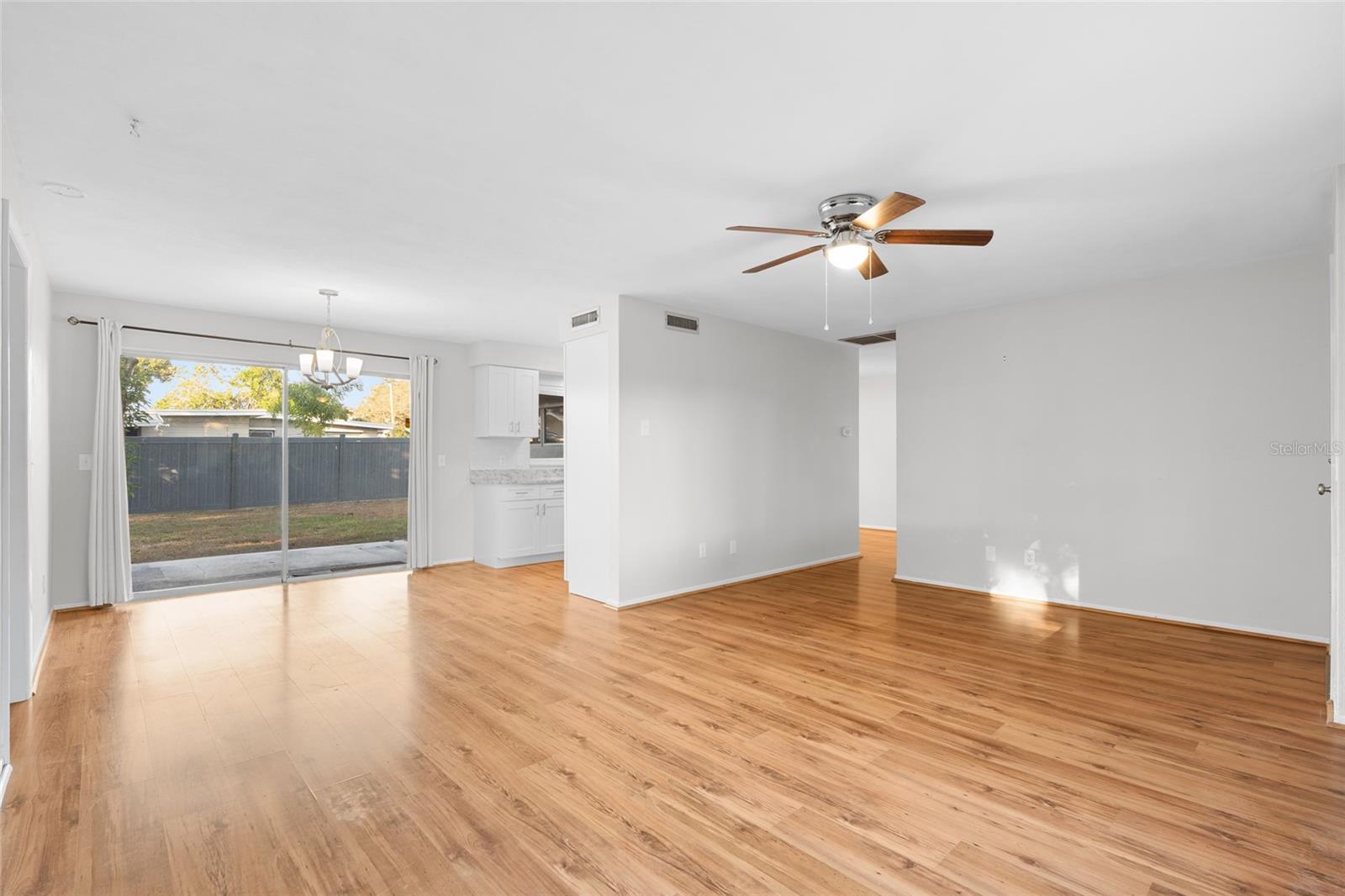 Image 4 of 40 For 13705 Jamaica Drive