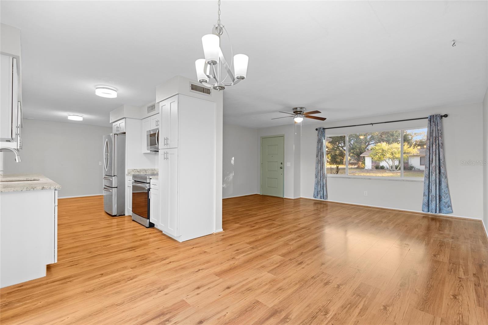 Image 6 of 40 For 13705 Jamaica Drive