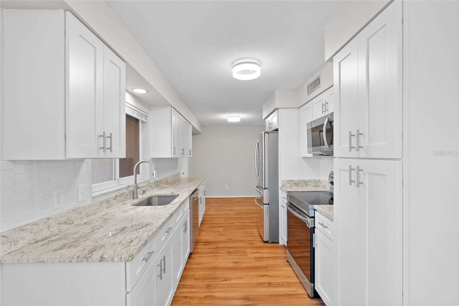 Image 7 of 40 For 13705 Jamaica Drive