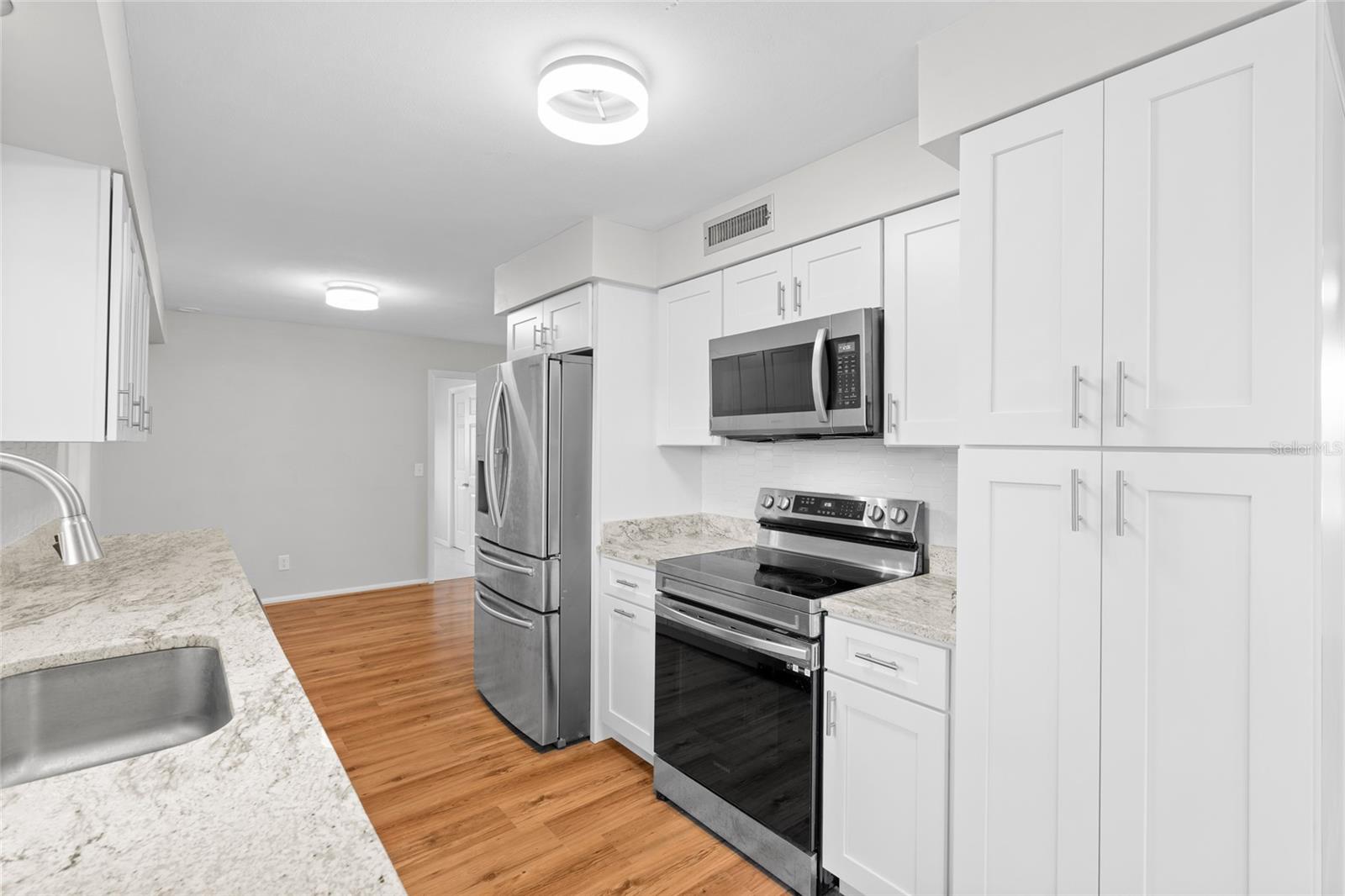 Image 9 of 40 For 13705 Jamaica Drive