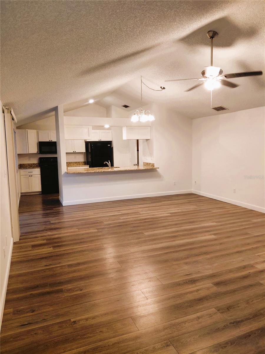 Image 10 of 35 For 2884 Cinnamon Bear Trail