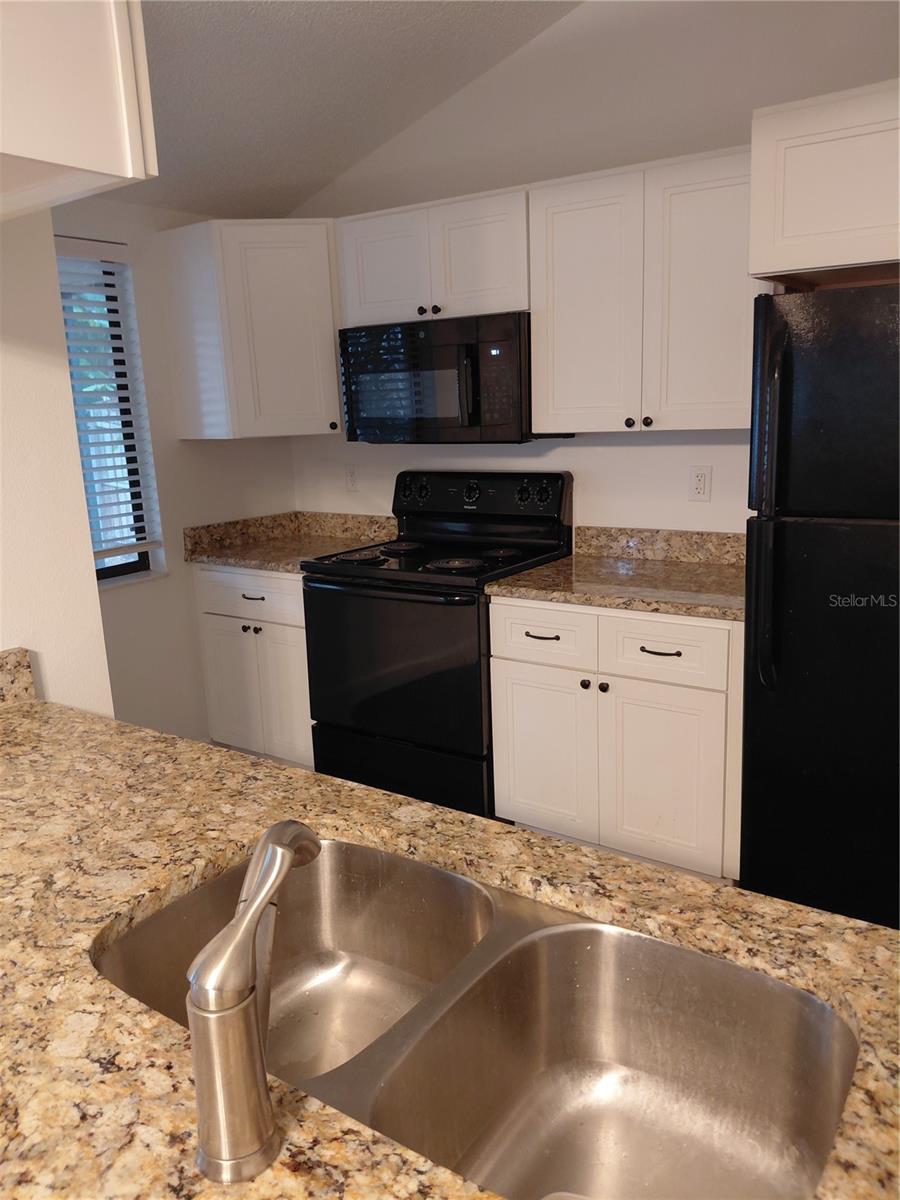 Image 15 of 35 For 2884 Cinnamon Bear Trail