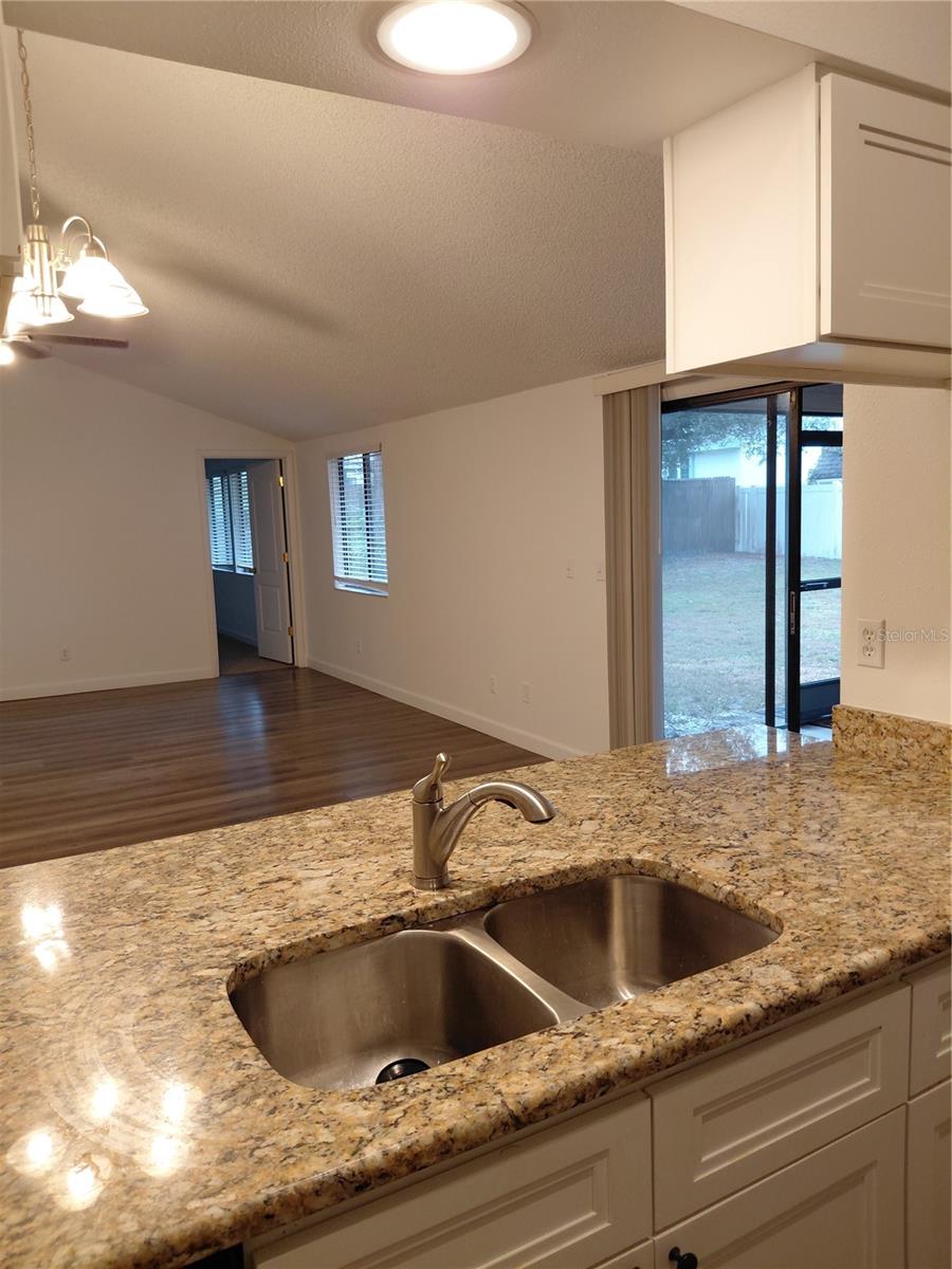 Image 16 of 35 For 2884 Cinnamon Bear Trail