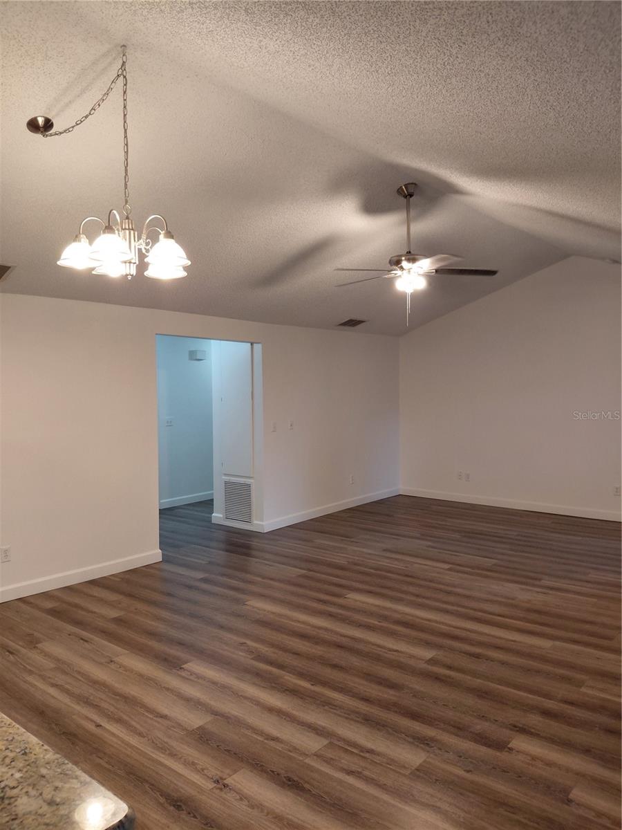 Image 8 of 35 For 2884 Cinnamon Bear Trail