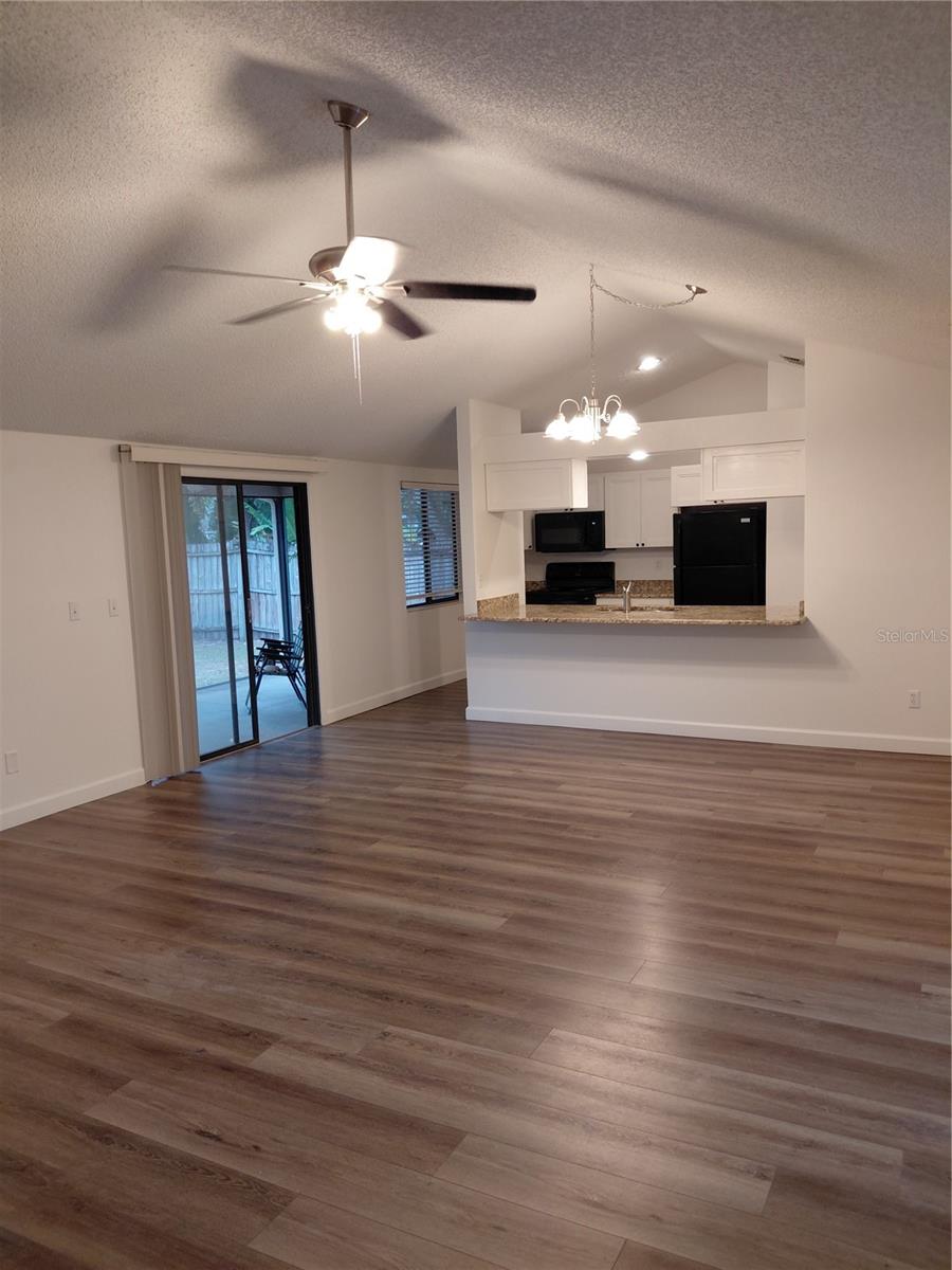 Image 9 of 35 For 2884 Cinnamon Bear Trail