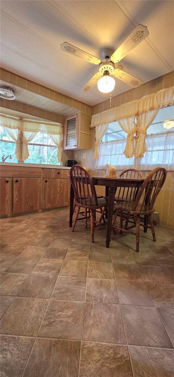 Image 29 of 67 For 37021 Karen Avenue