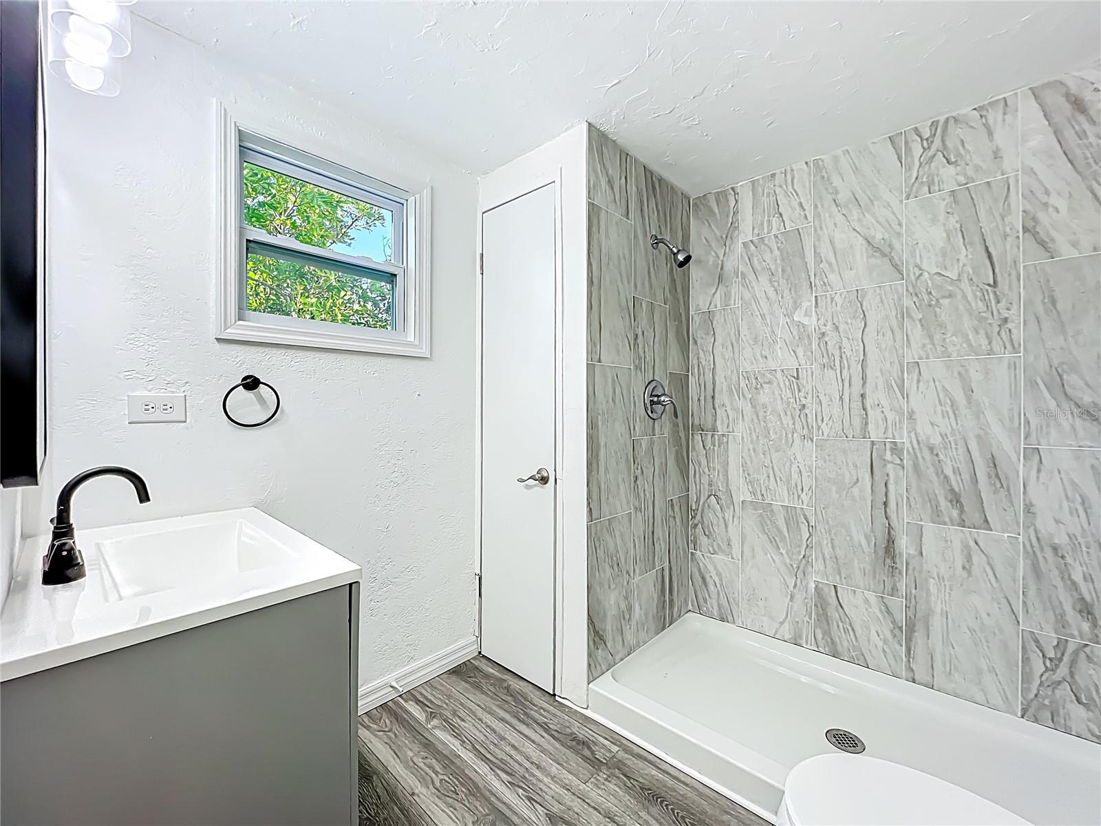 Image 11 of 34 For 317 Jessica Street S