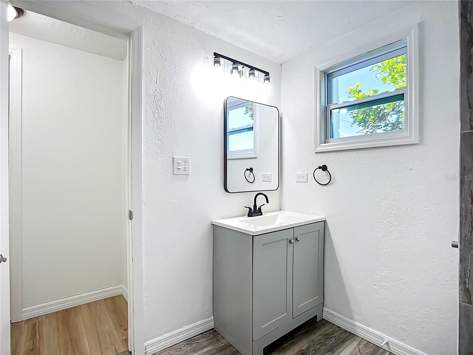 Image 12 of 34 For 317 Jessica Street S