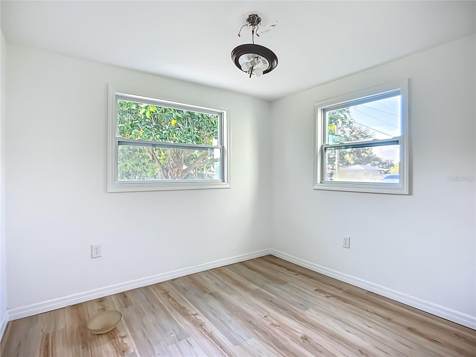 Image 13 of 34 For 317 Jessica Street S