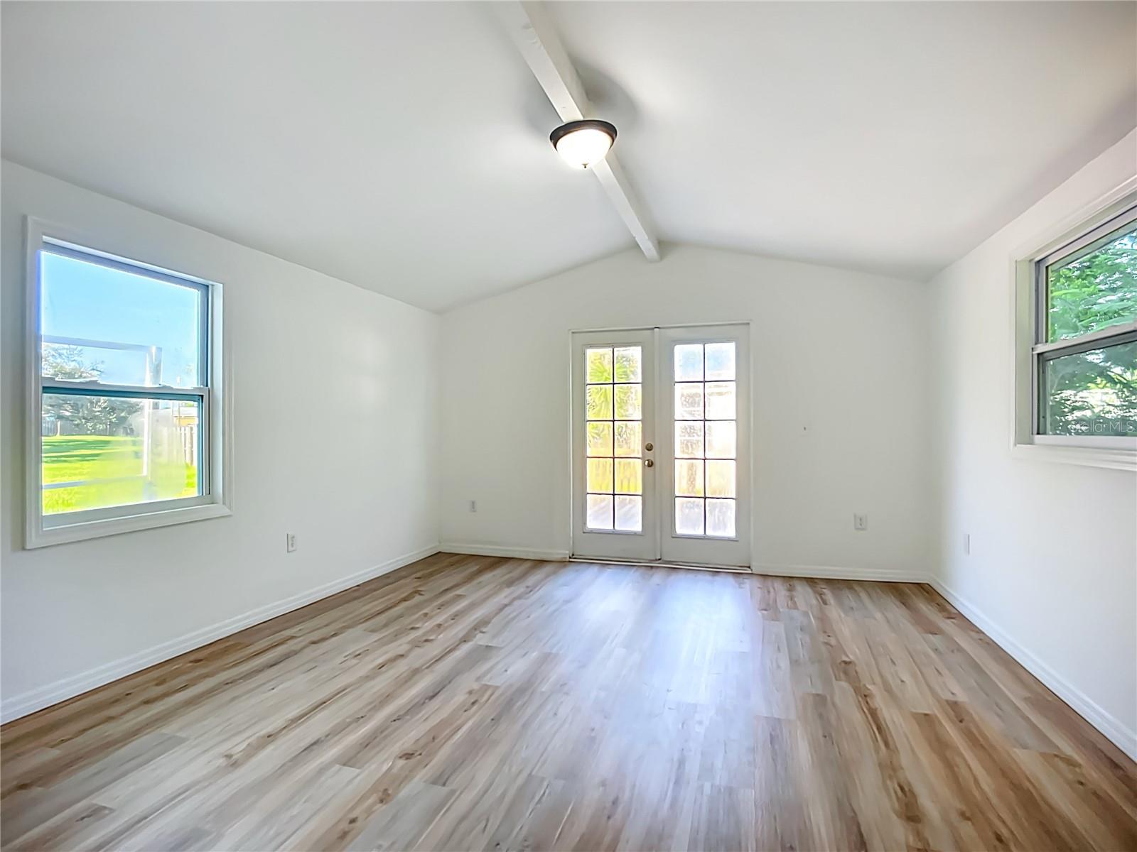 Image 16 of 34 For 317 Jessica Street S