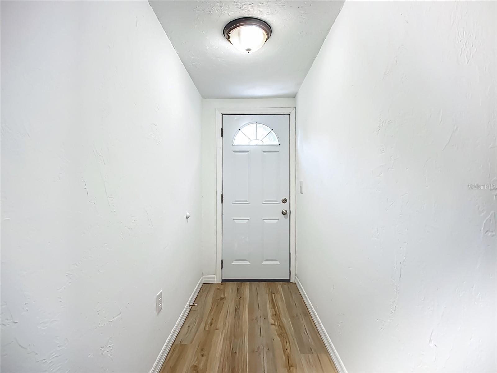 Image 2 of 34 For 317 Jessica Street S