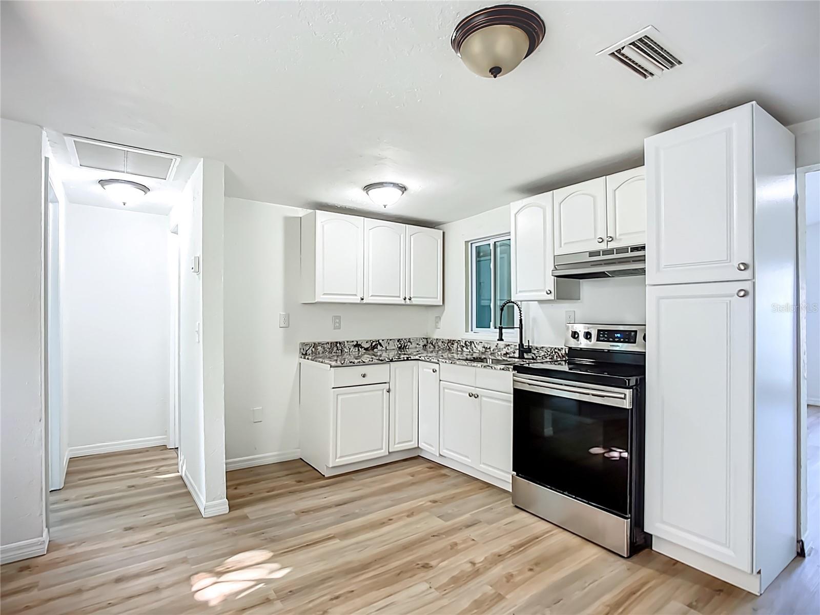 Image 5 of 34 For 317 Jessica Street S