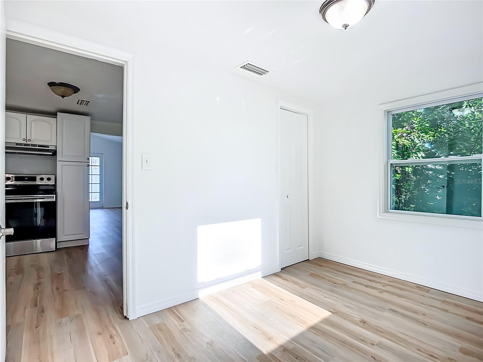 Image 7 of 34 For 317 Jessica Street S