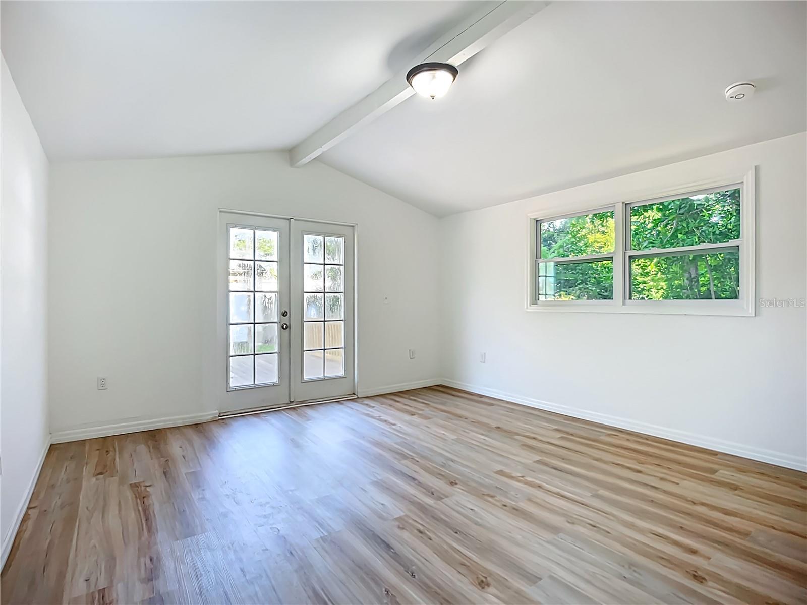 Image 8 of 34 For 317 Jessica Street S