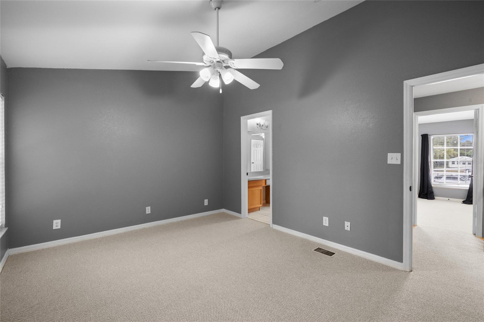 Image 19 of 27 For 37250 Embassy Park Lane