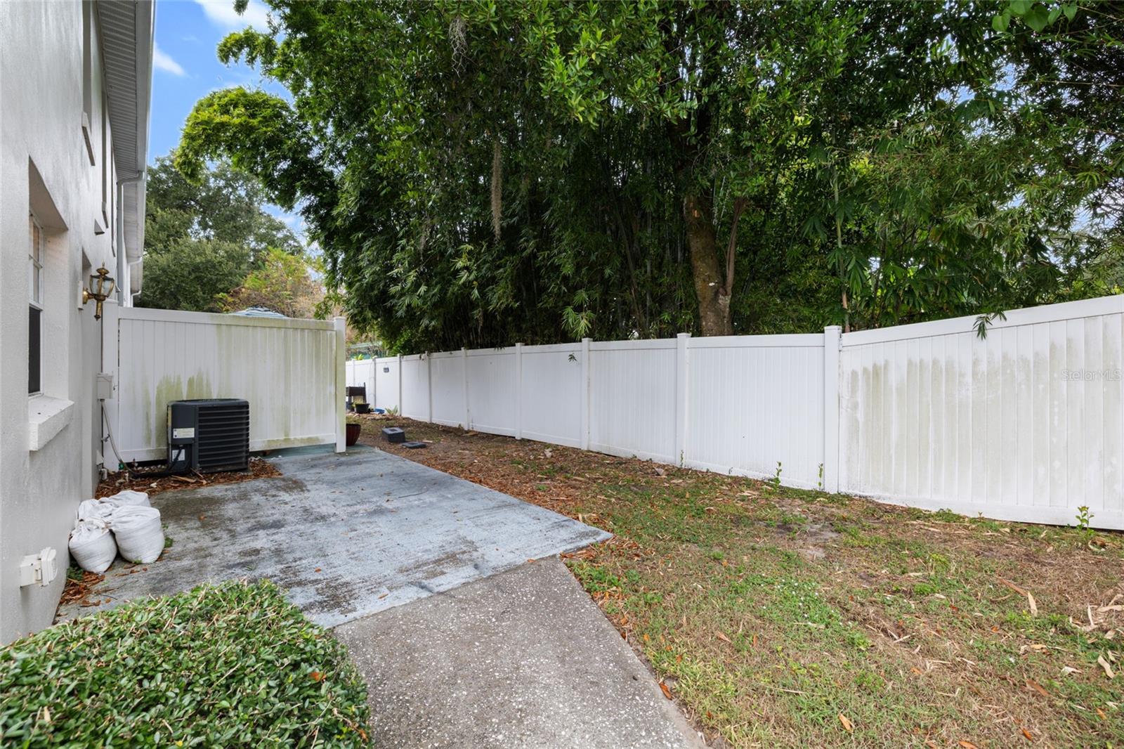 Image 24 of 27 For 37250 Embassy Park Lane