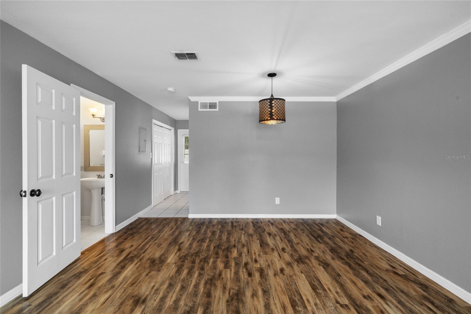 Image 7 of 27 For 37250 Embassy Park Lane