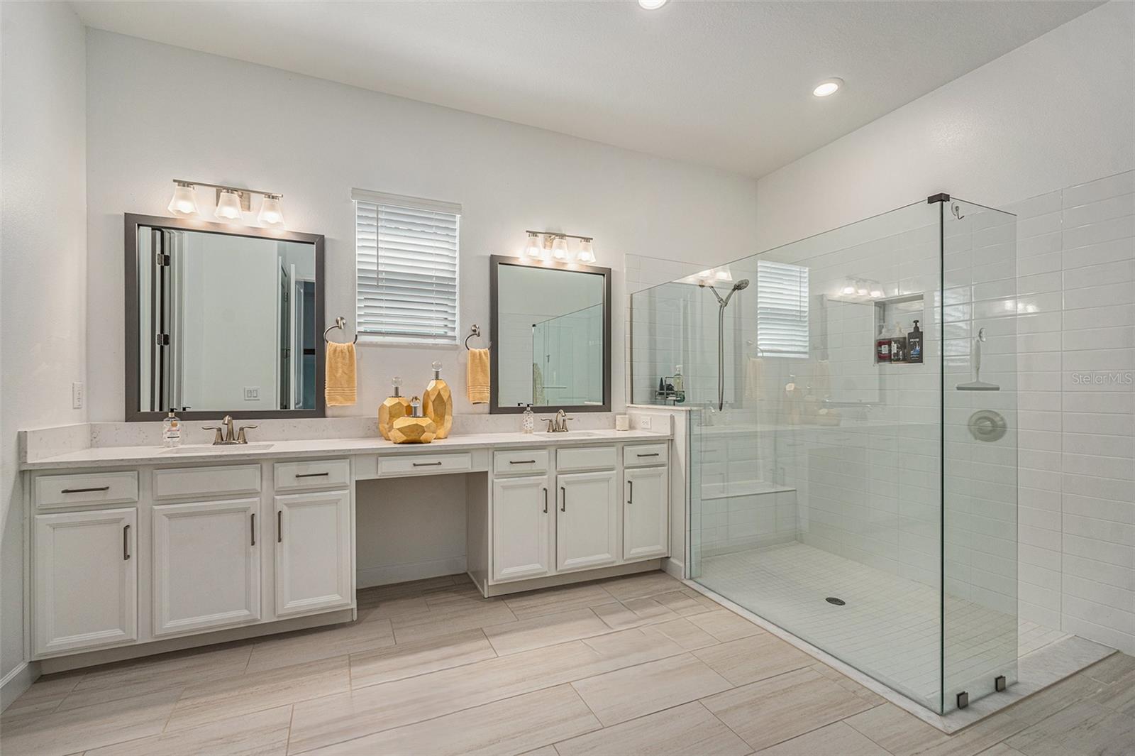 Image 26 of 50 For 17102 Star Banks Street