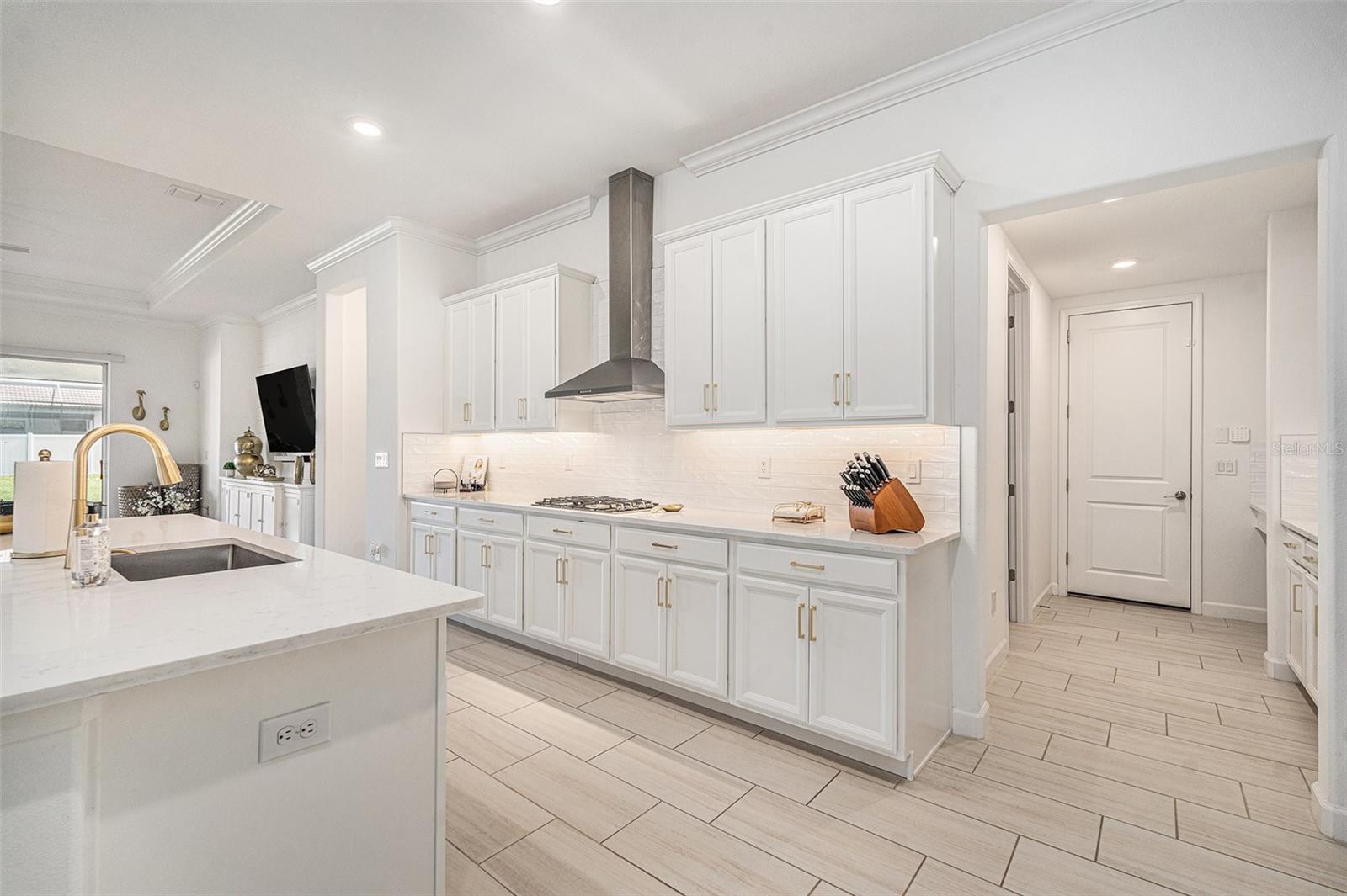 Image 9 of 50 For 17102 Star Banks Street