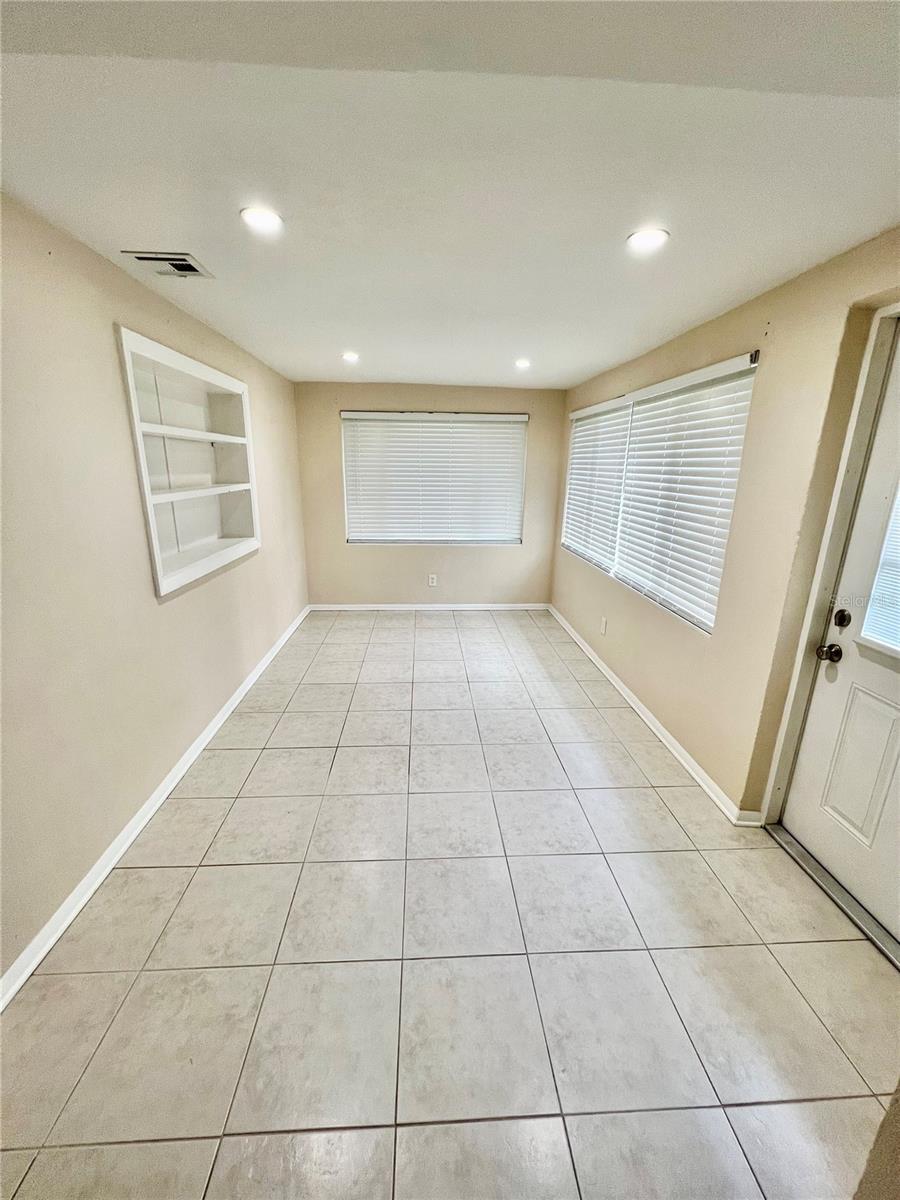 Image 5 of 19 For 1428 Oak Haven Drive