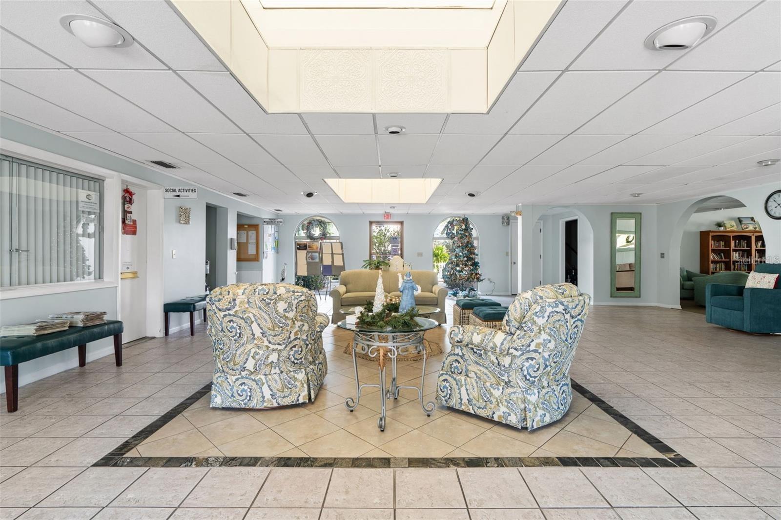 Image 25 of 40 For 19029 Us Highway 19 25d