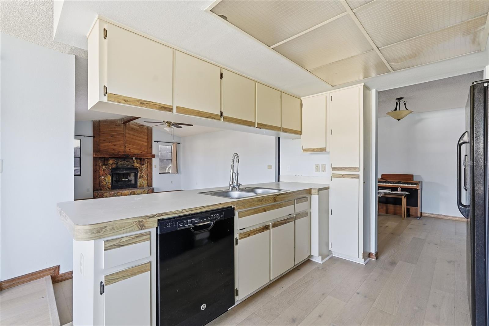 Image 7 of 22 For 7337 Orchid Lake Road